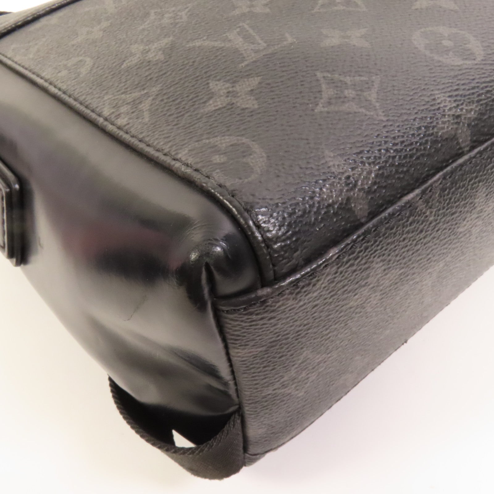 LOUIS VUITTON 【激減優惠】Monogram Eclipse/Taiga Outdoor Messenger銀扣肩背袋