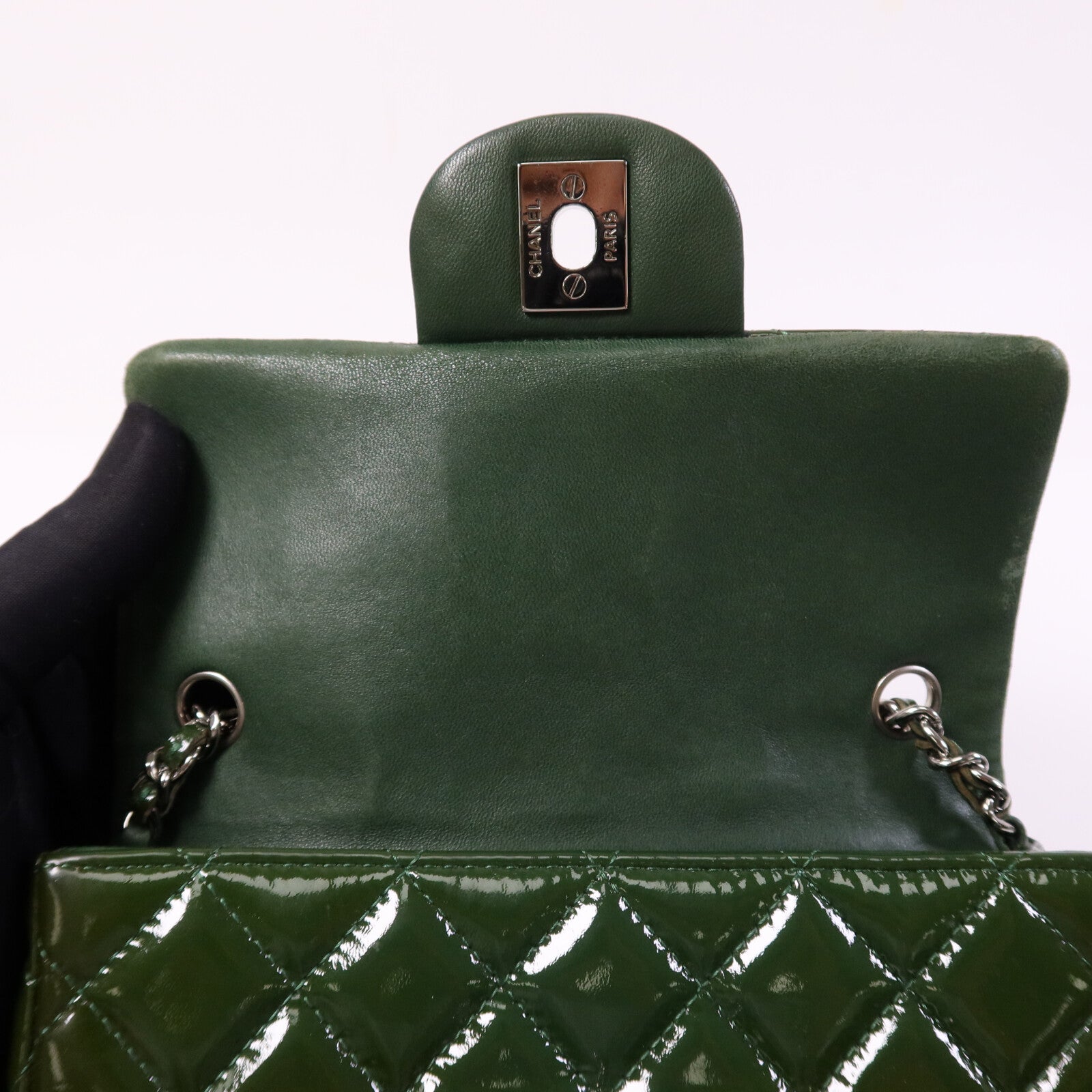CHANEL 漆皮皮革Chain Shoulder銀扣鏈帶肩背袋
