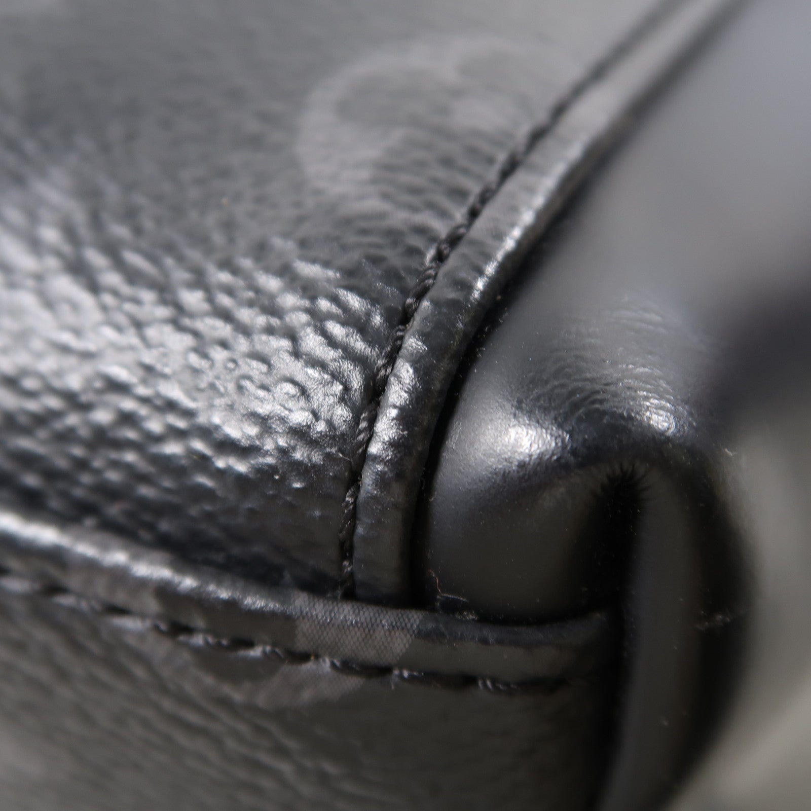 LOUIS VUITTON Monogram Eclipse Messenger Voyager銀扣肩背袋黑色