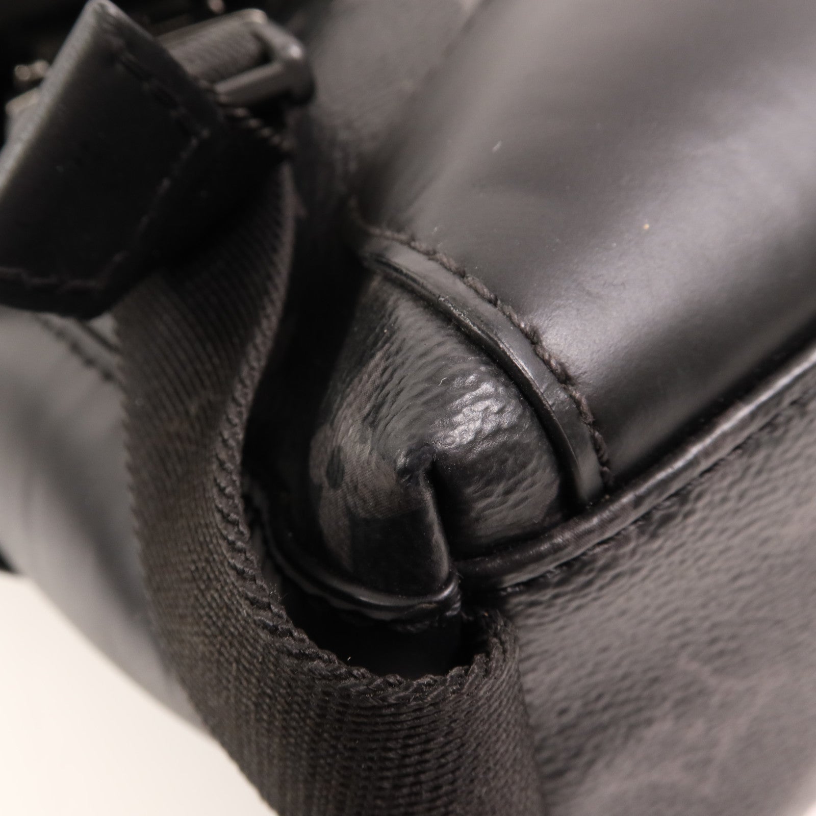 LOUIS VUITTON Monogram Eclipse Messenger PM Voyager銀扣肩背袋