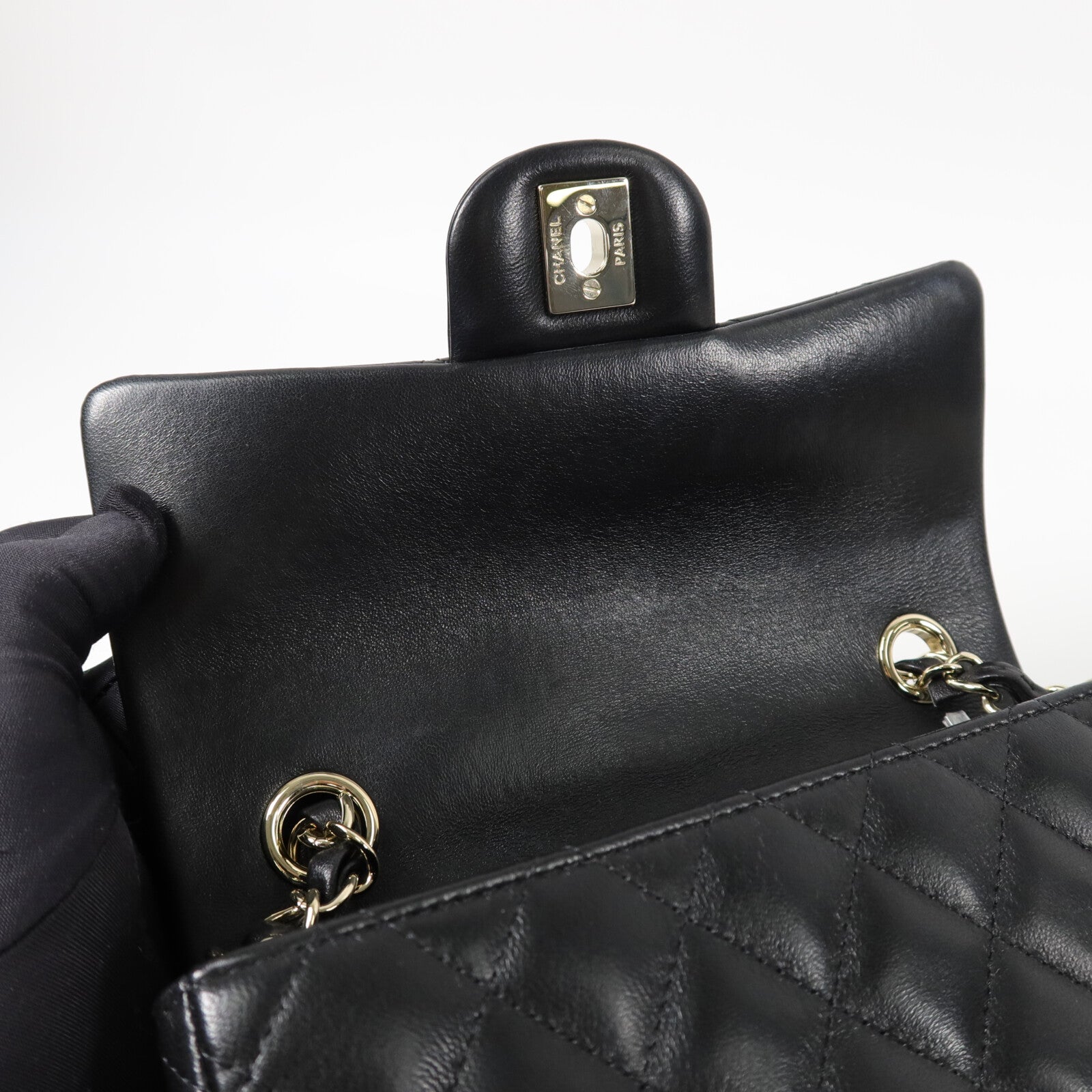 CHANEL 羊皮皮革Valentine Charms Mini Flap Bag鏈帶肩背袋