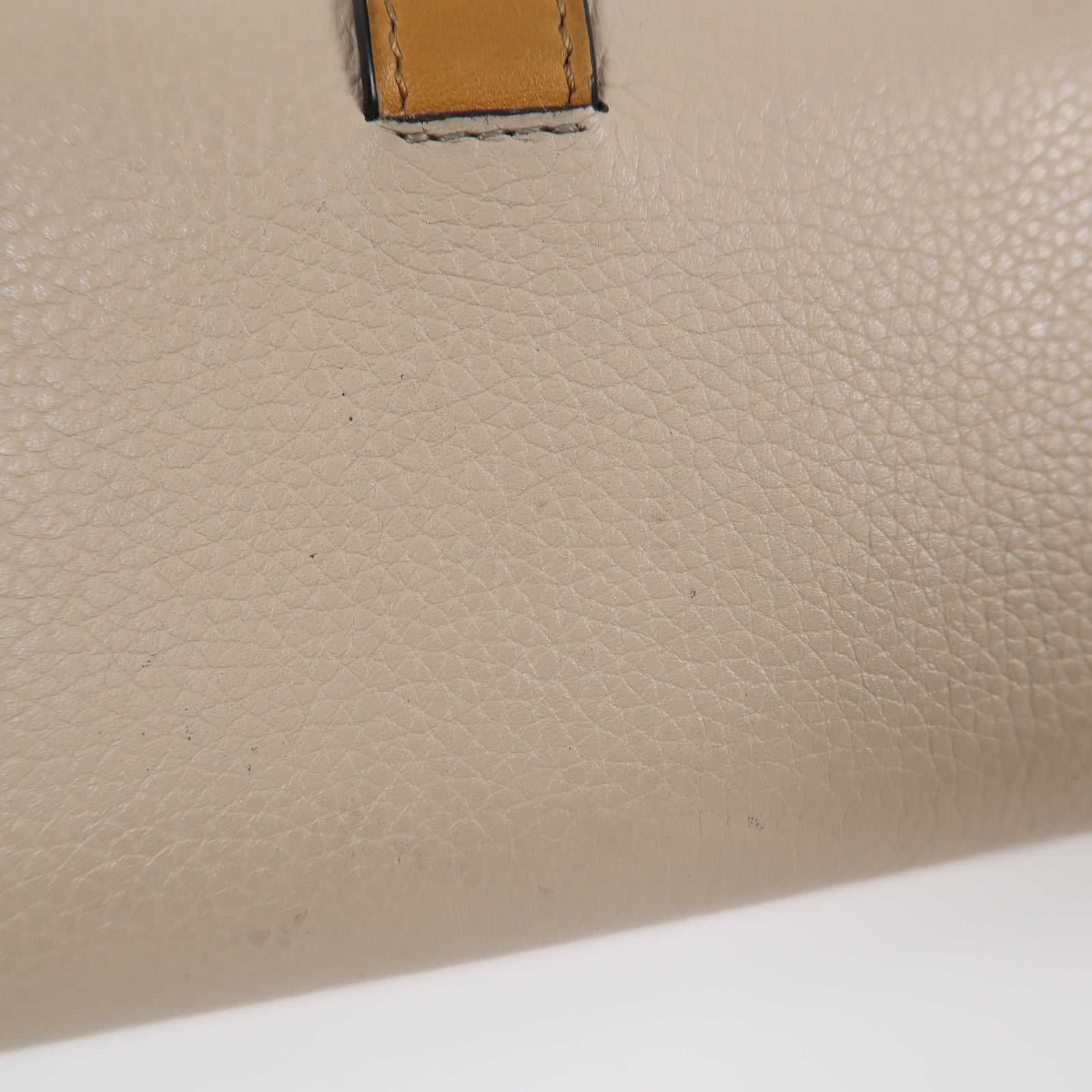 LOEWE 牛皮皮革Wallet銀扣錢包米色
