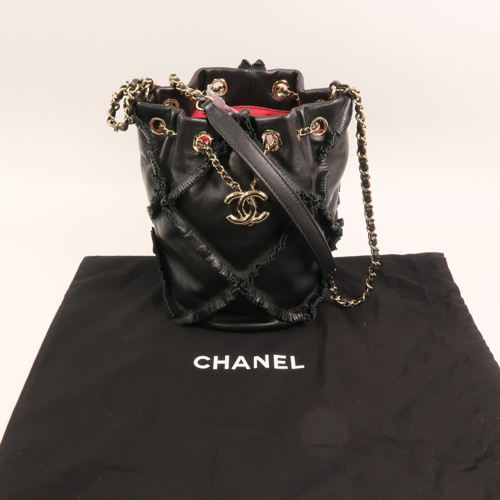 CHANEL 【激減優惠】牛皮皮革Bucket Bag金扣鏈帶肩背袋