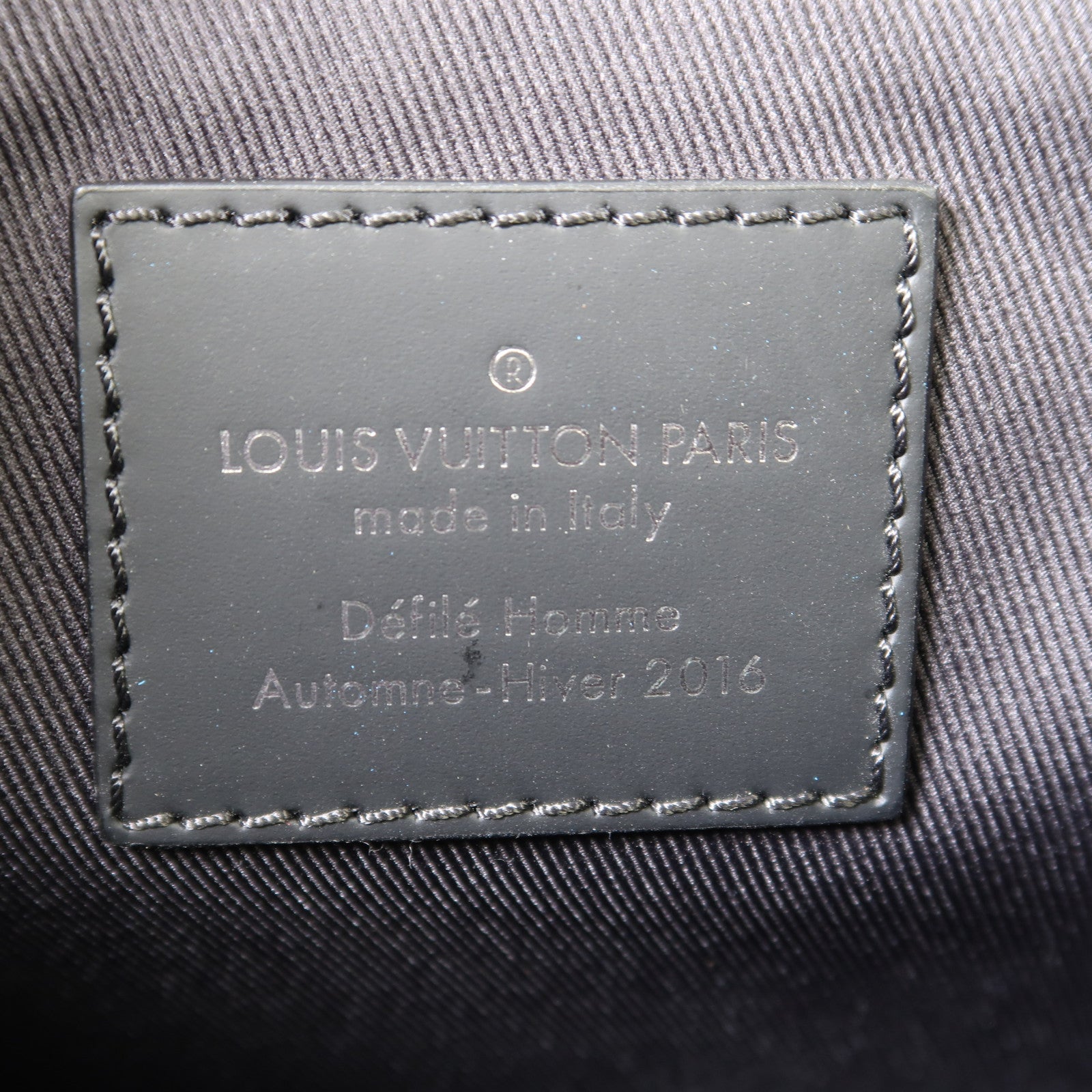 LOUIS VUITTON Monogram Eclipse Messenger Voyager銀扣肩背袋黑色
