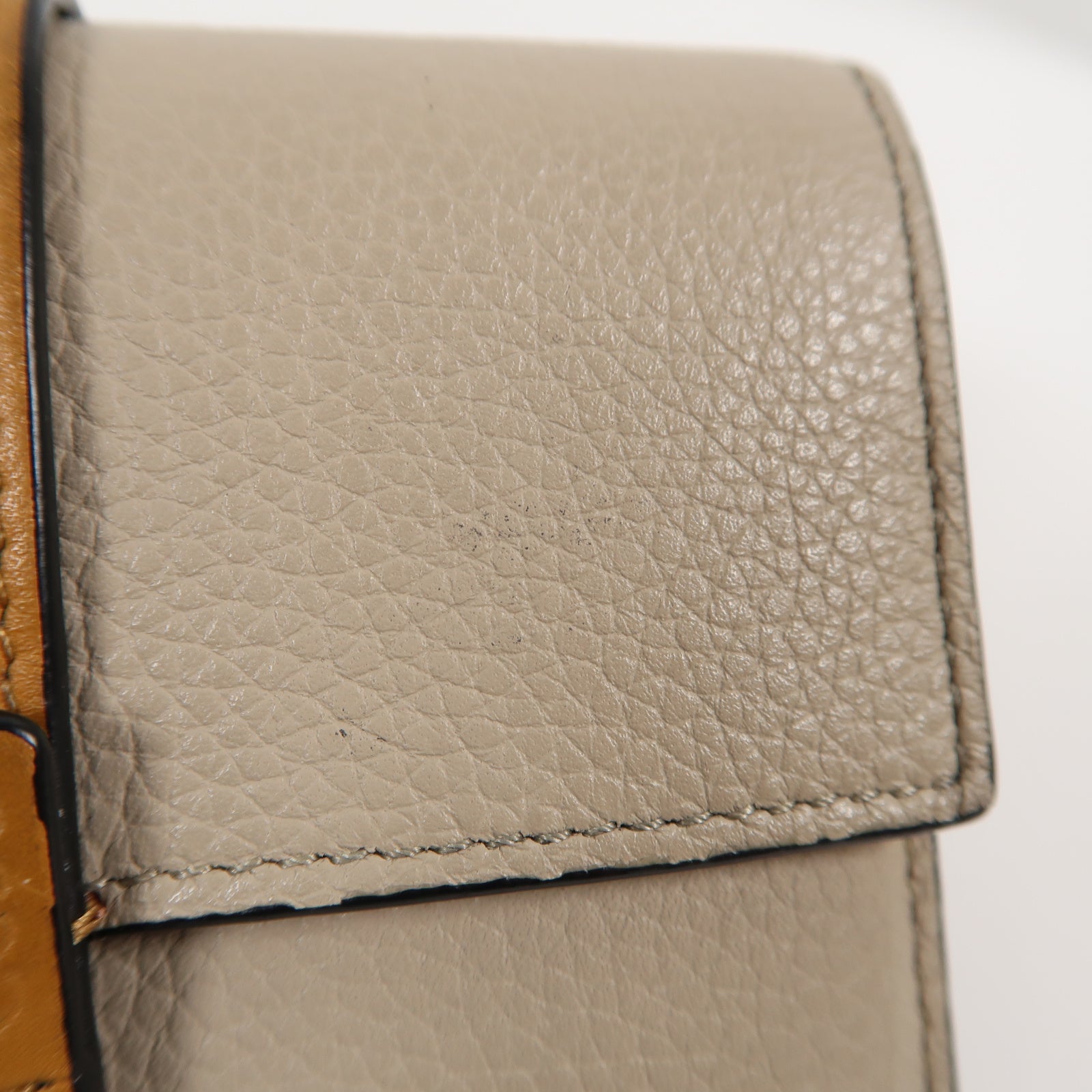 LOEWE 牛皮皮革Wallet銀扣錢包米色