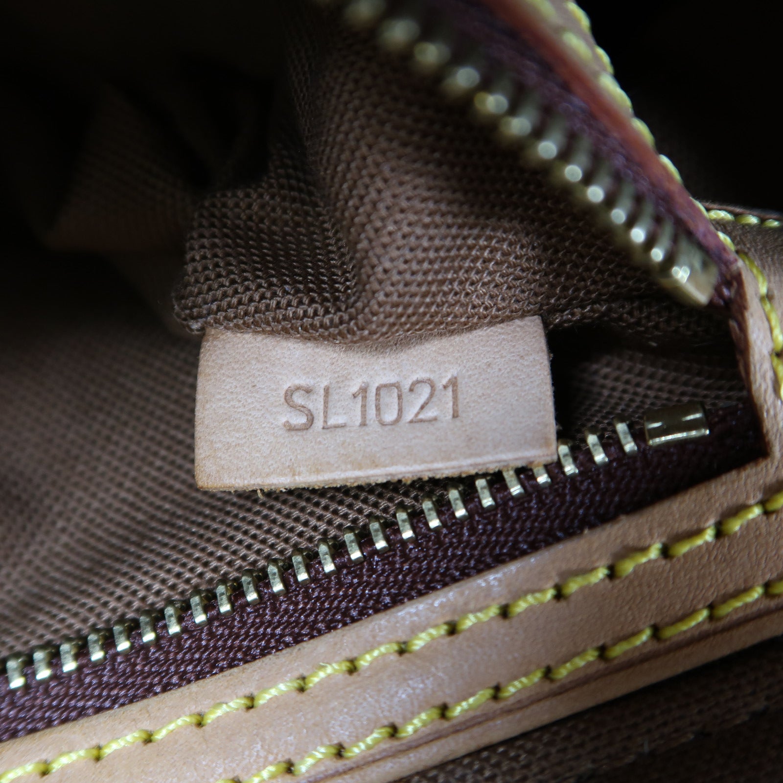 LOUIS VUITTON Monogram Trotteur金扣肩背袋啡色