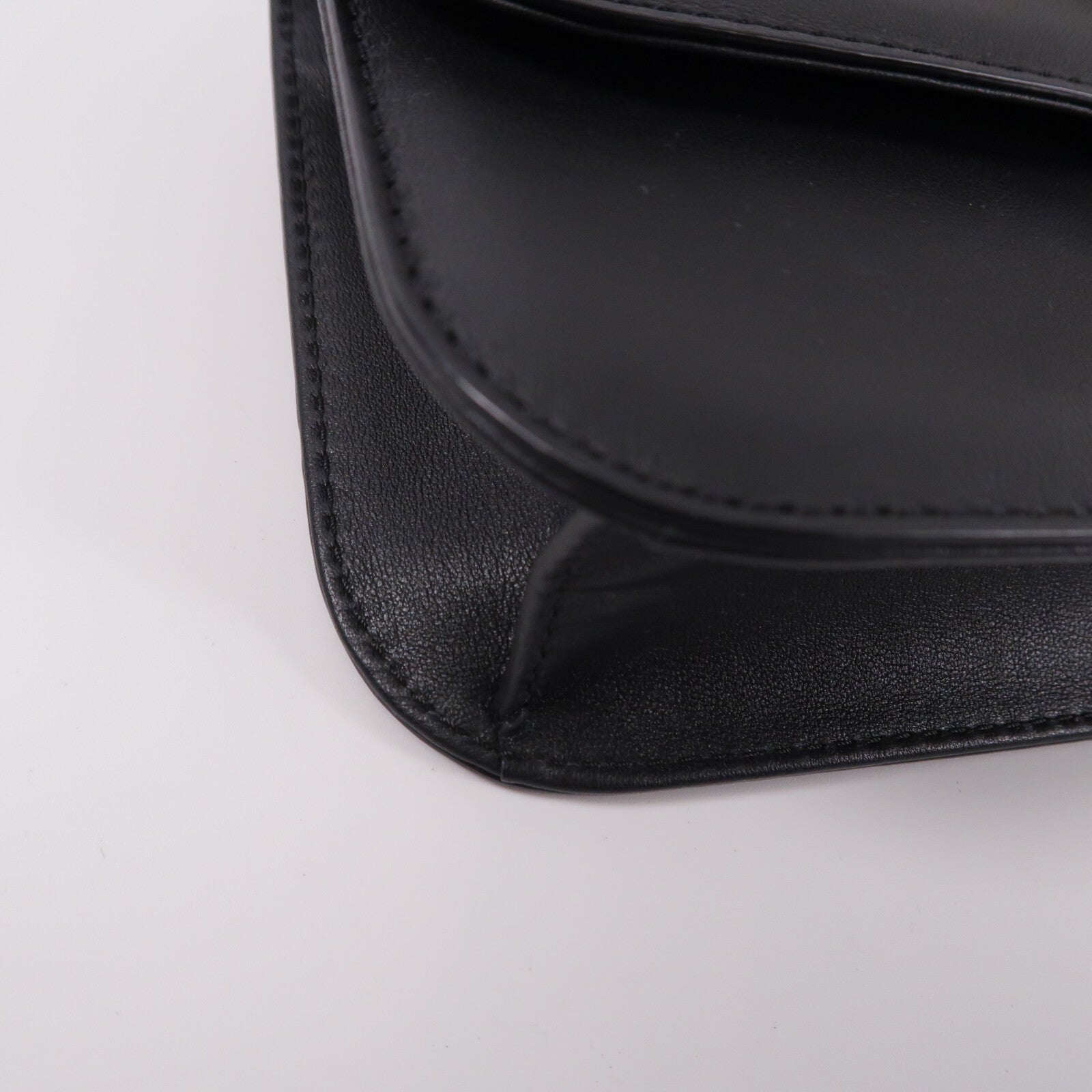 Valentino 牛皮皮革Rockstud Glam Lock鏈帶肩背袋