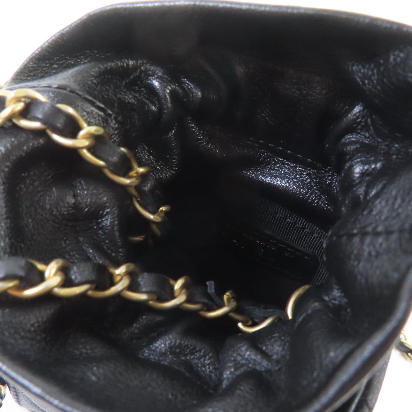 CHANEL 菱格牛皮皮革Micro Drawstring Bucket Bag With Chain金扣鏈帶肩背袋黑色