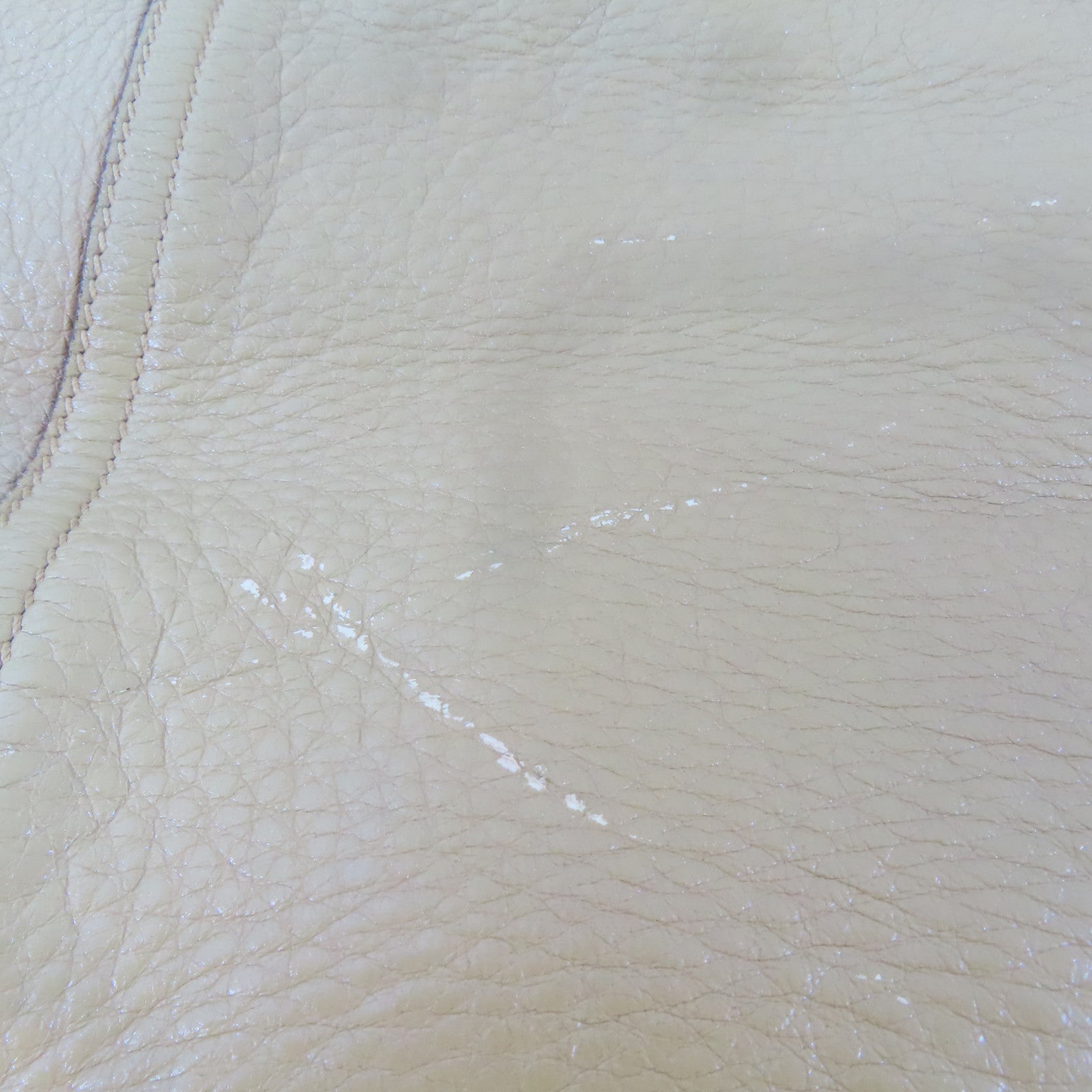 PRADA 牛皮皮革Shoulder Bag金扣肩背袋卡其色
