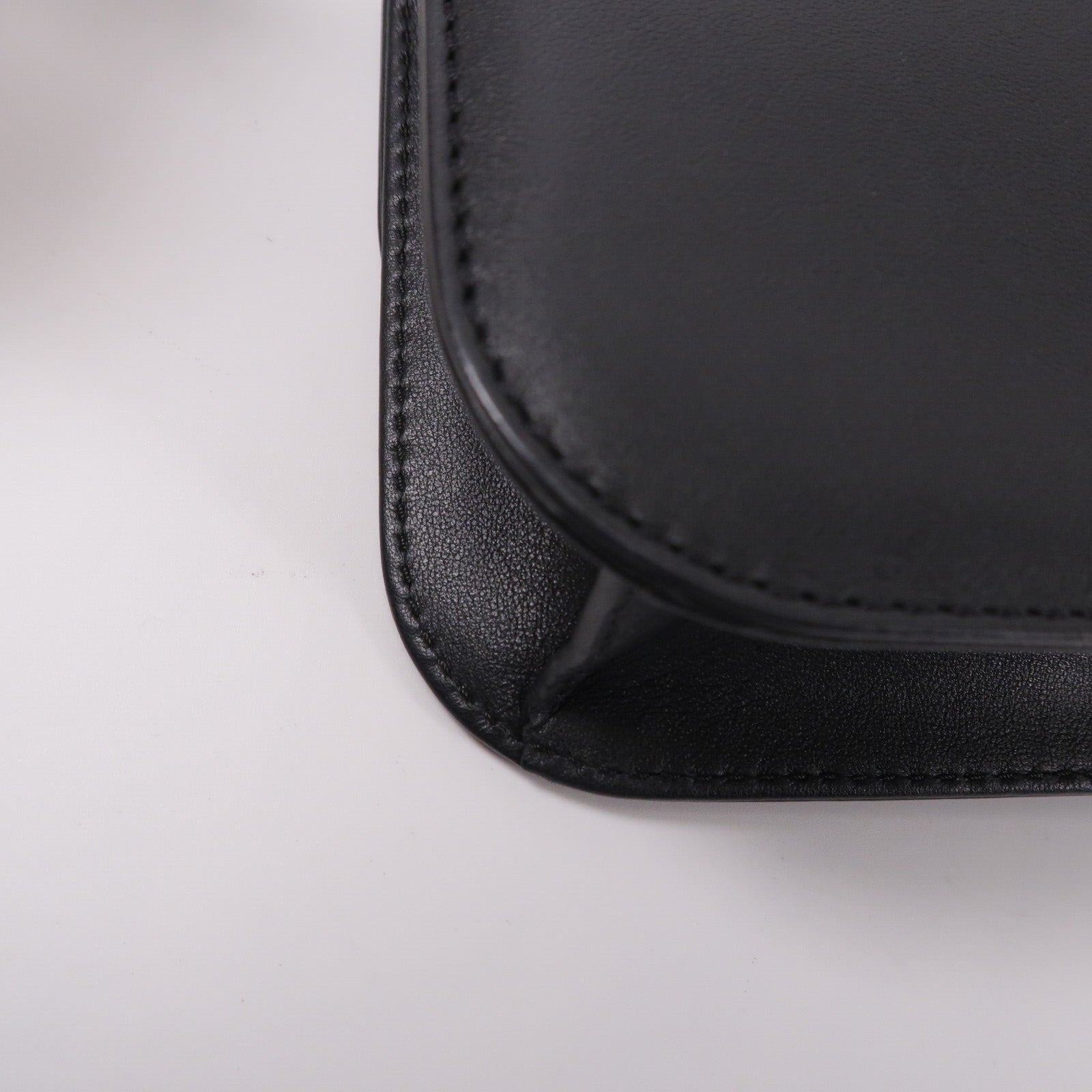 Valentino 牛皮皮革Rockstud Glam Lock鏈帶肩背袋