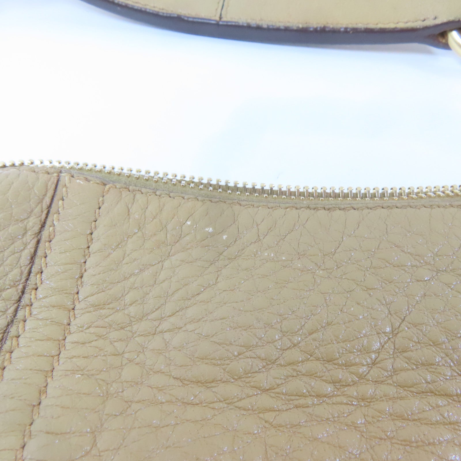 PRADA 牛皮皮革Shoulder Bag金扣肩背袋卡其色
