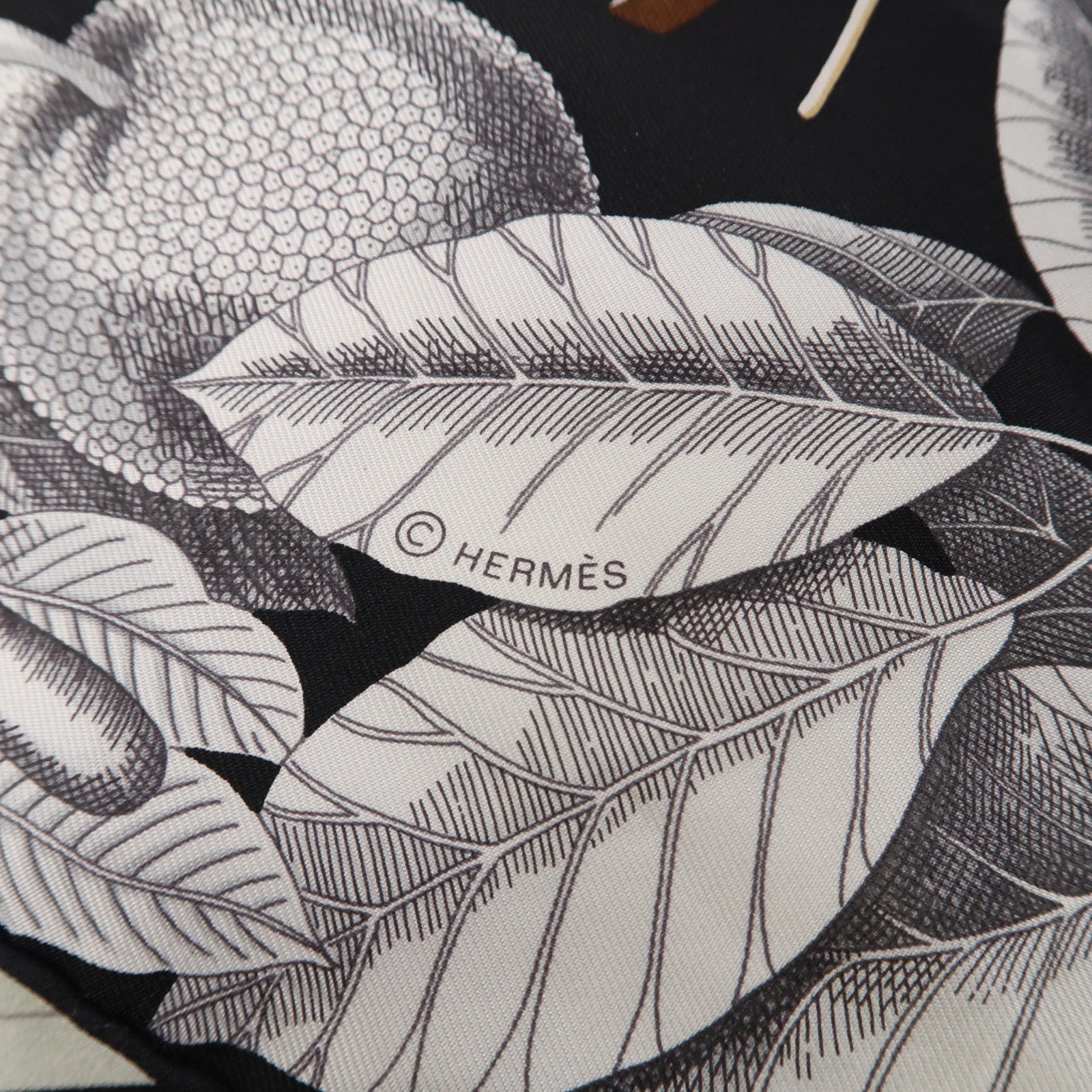 HERMES 【激減優惠】絲質Scarf 90X90cm絲巾黑色