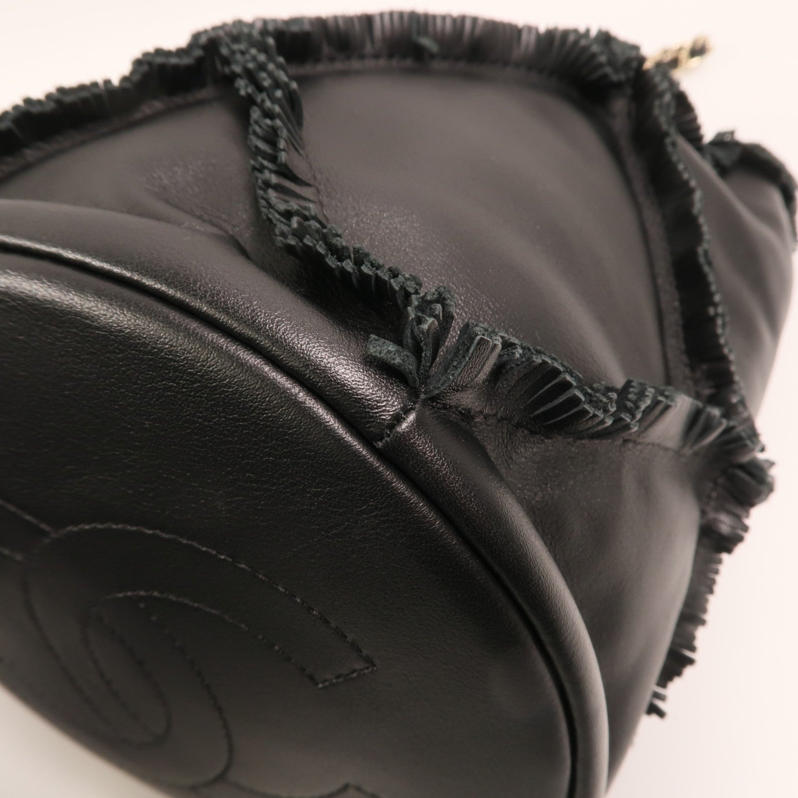 CHANEL 【激減優惠】牛皮皮革Bucket Bag金扣鏈帶肩背袋