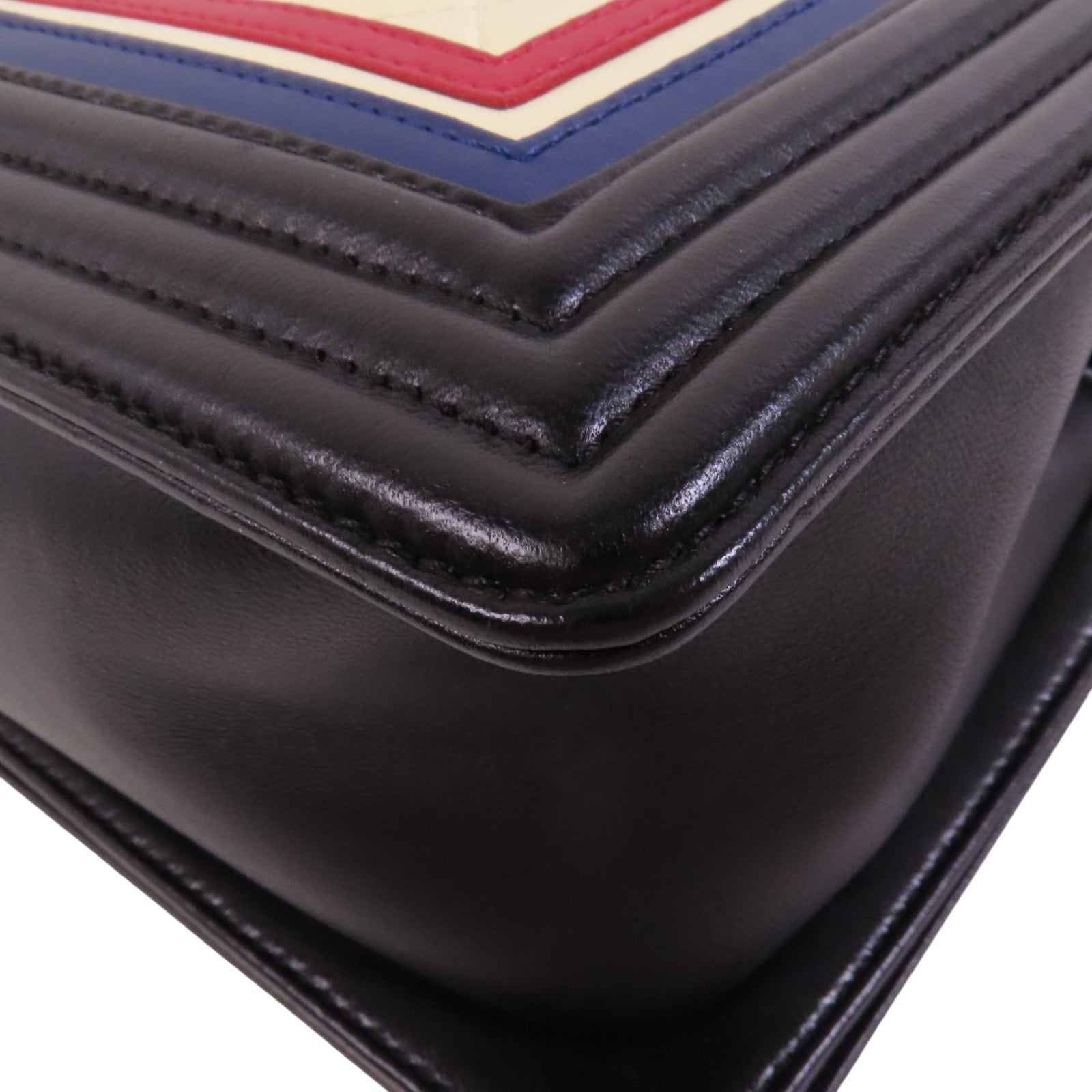 CHANEL 牛皮皮革Boy Chanel 25銀扣鏈帶肩背袋