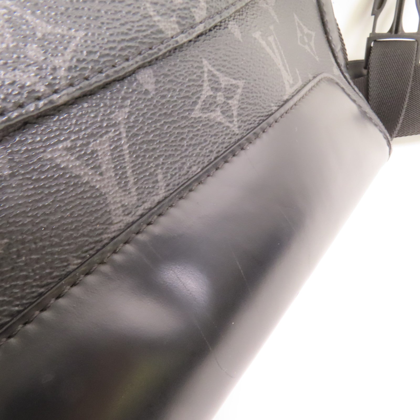 LOUIS VUITTON 【激減優惠】Monogram Eclipse/Taiga Outdoor Messenger銀扣肩背袋