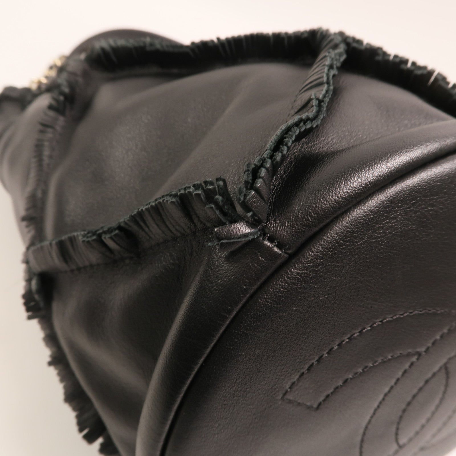 CHANEL 【激減優惠】牛皮皮革Bucket Bag金扣鏈帶肩背袋