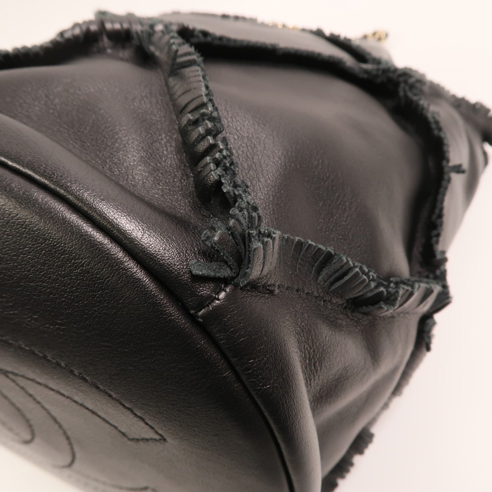 CHANEL 【激減優惠】牛皮皮革Bucket Bag金扣鏈帶肩背袋