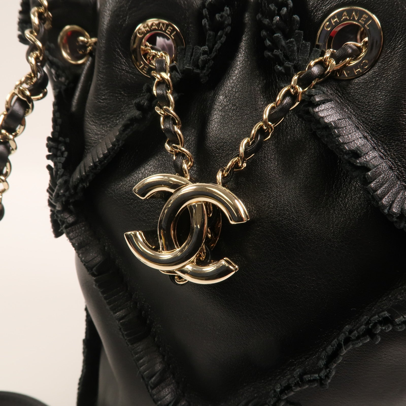CHANEL 【激減優惠】牛皮皮革Bucket Bag金扣鏈帶肩背袋