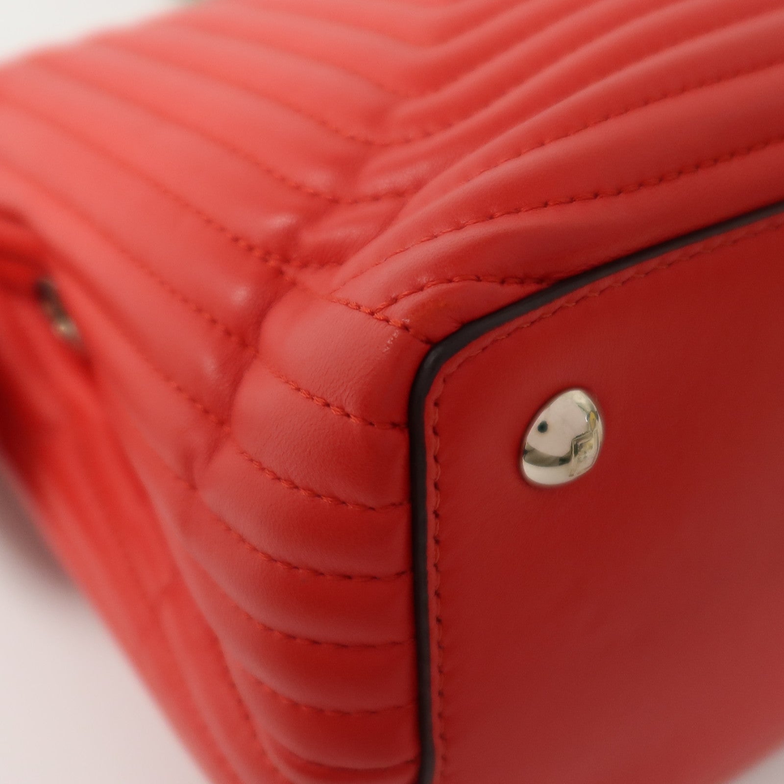 FENDI 牛皮皮革Dotcom Click銀扣鏈帶肩背袋