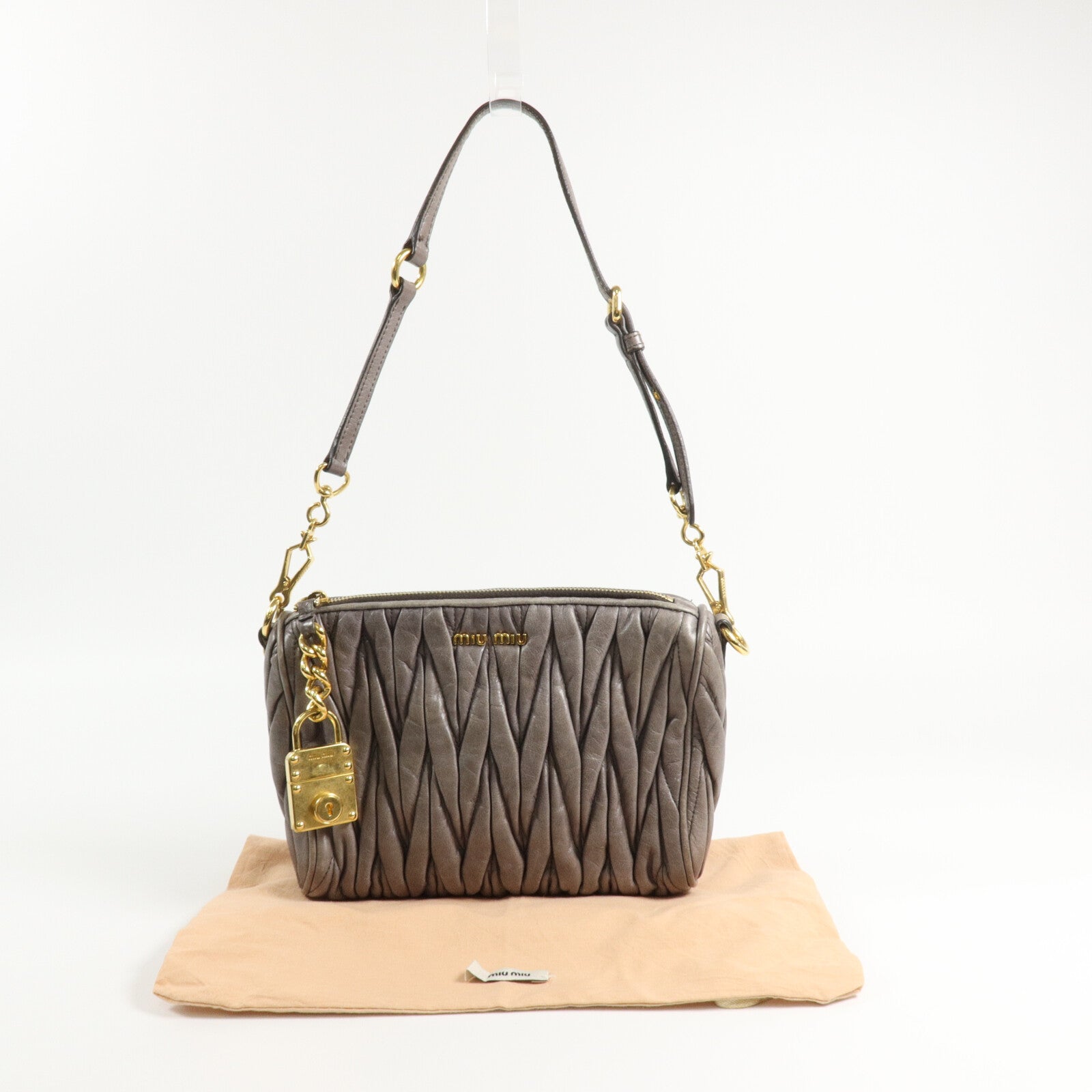 Miu Miu 牛皮皮革Matelasse Lux Charm Pouch手挽袋