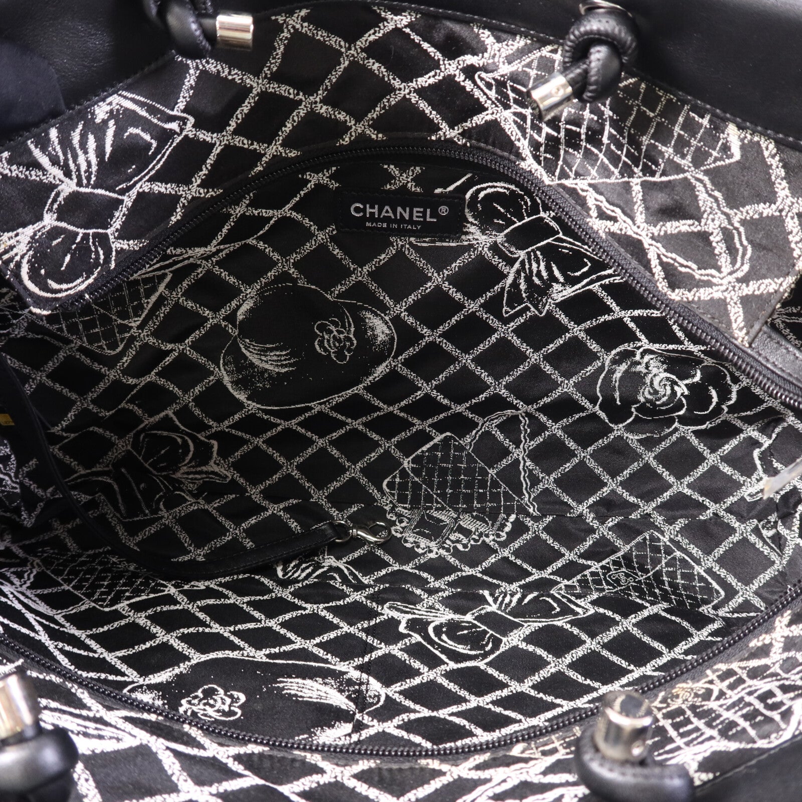 CHANEL 牛皮皮革Tote Bag銀扣手挽袋