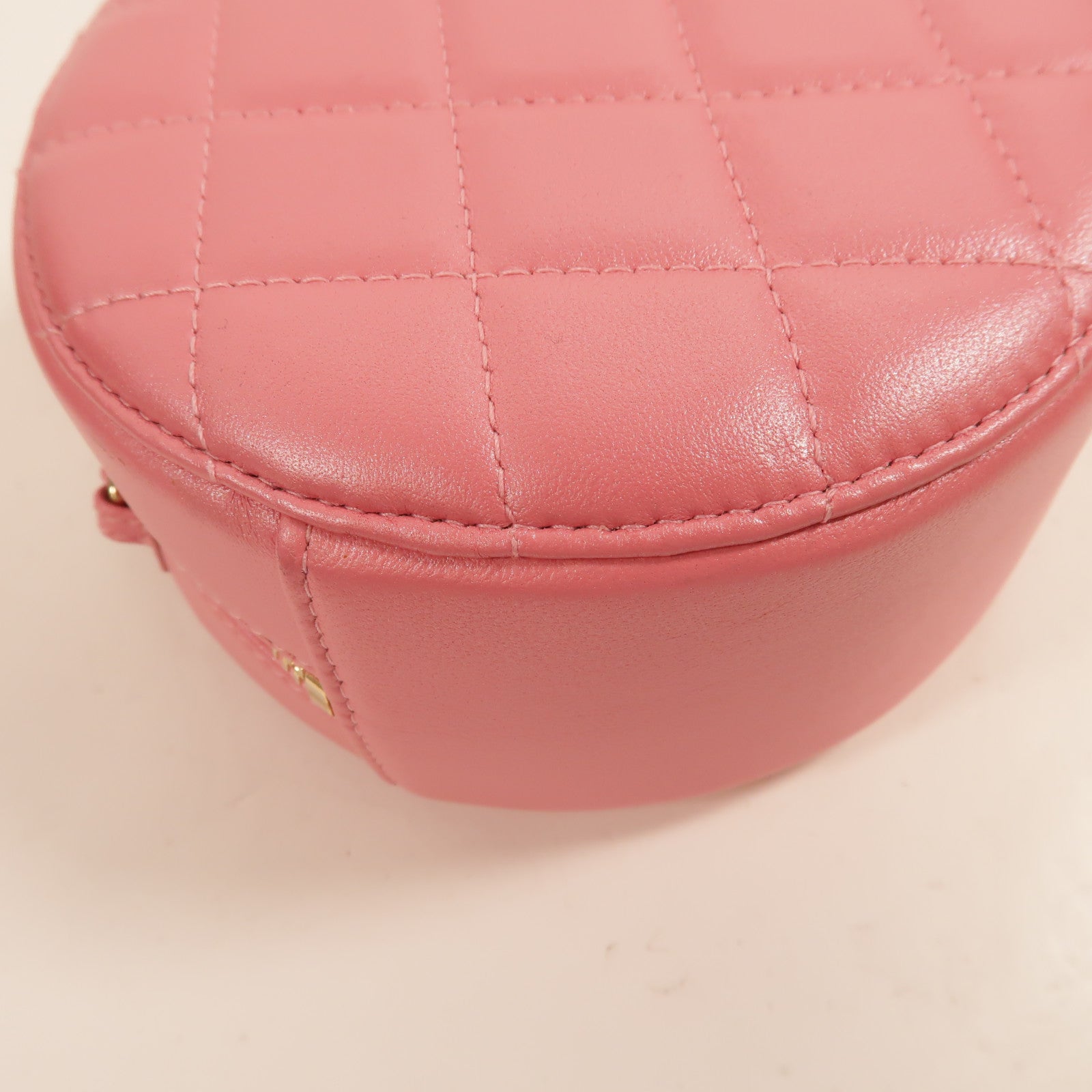 CHANEL 羊皮皮革Round Vanity Case鏈帶肩背袋