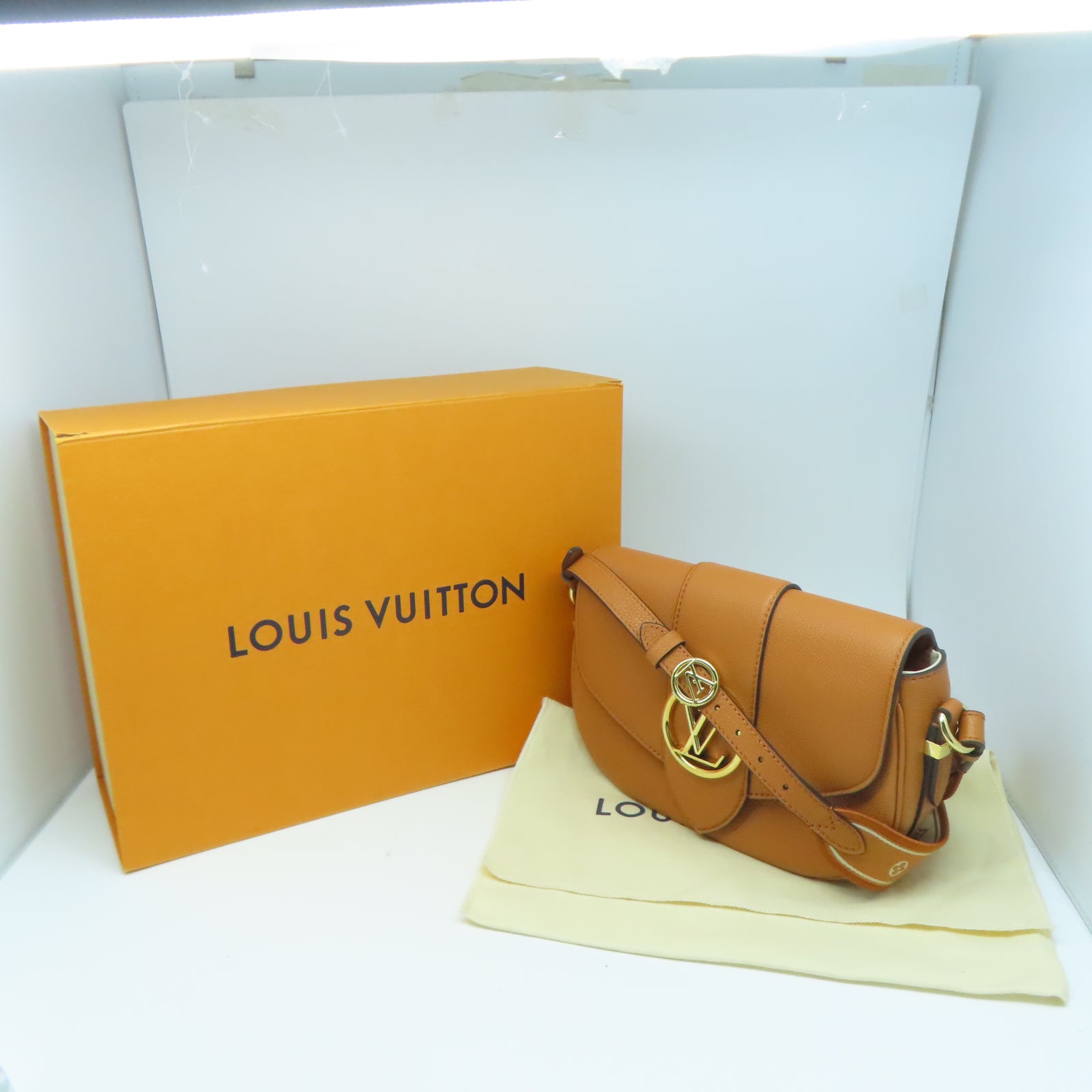 LOUIS VUITTON 【清倉大減價】牛皮皮革Pont 9 Soft MM金扣肩背袋棕色