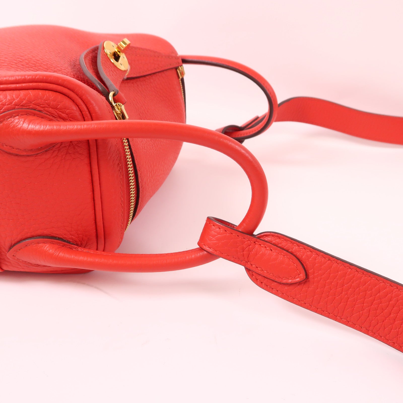 HERMES【激減優惠】 Clemence皮革Mini Lindy金扣手挽肩背兩用袋Rouge De Coeur