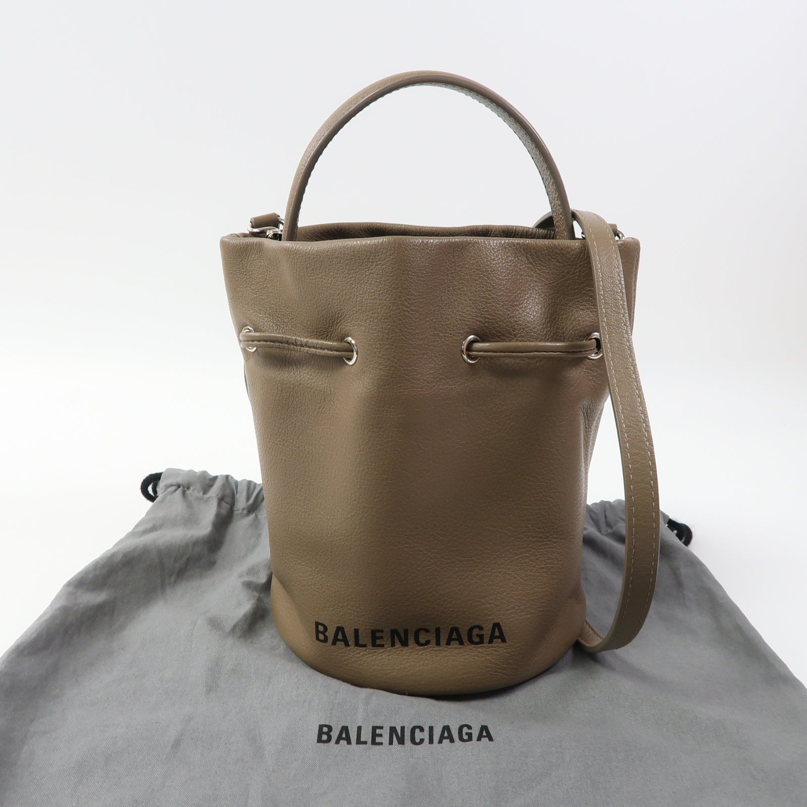 BALENCIAGA 牛皮皮革Everday Drawstring銀扣手挽肩背兩用袋啡色
