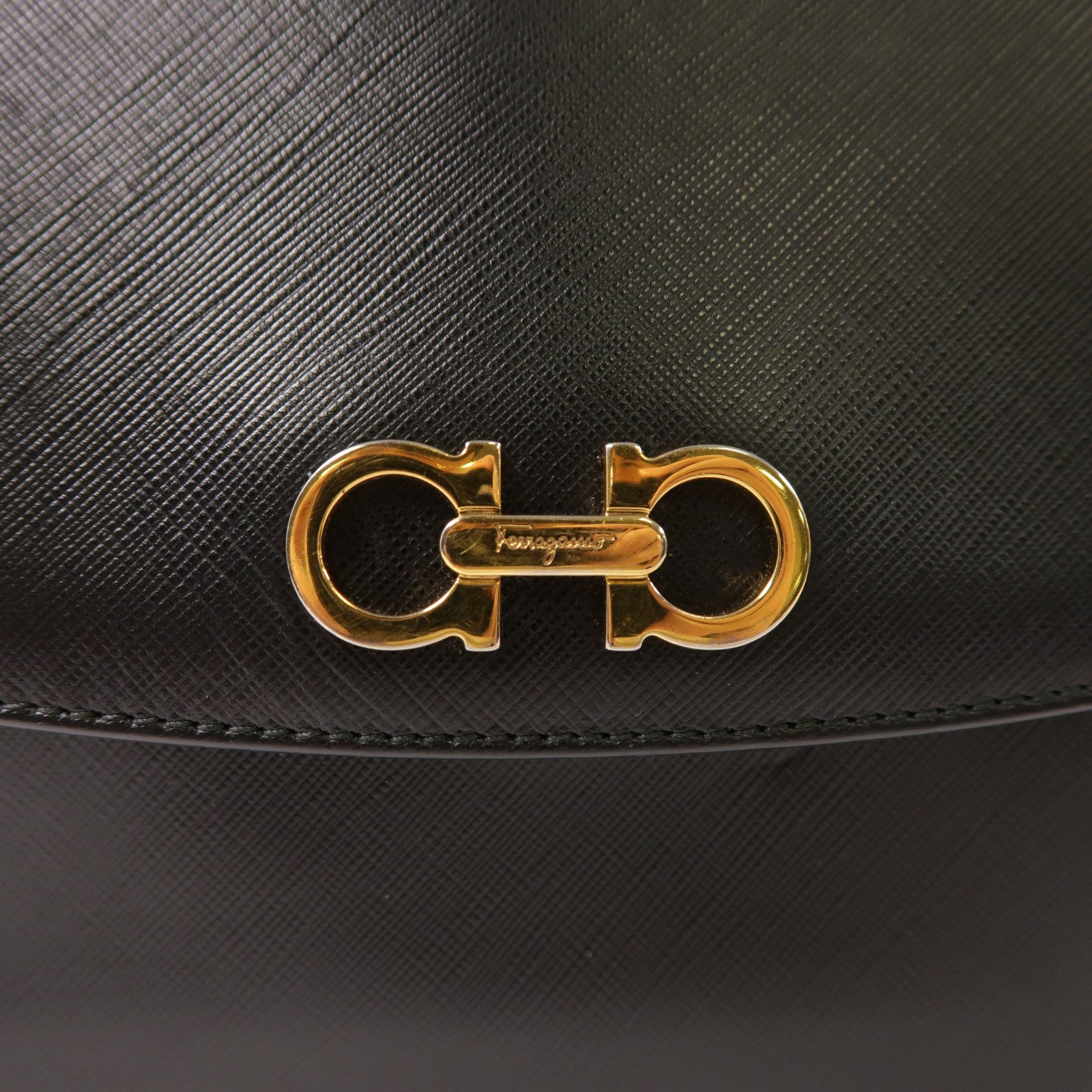 Salvatore Ferragamo 牛皮皮革Shoulder Bag金扣肩背袋