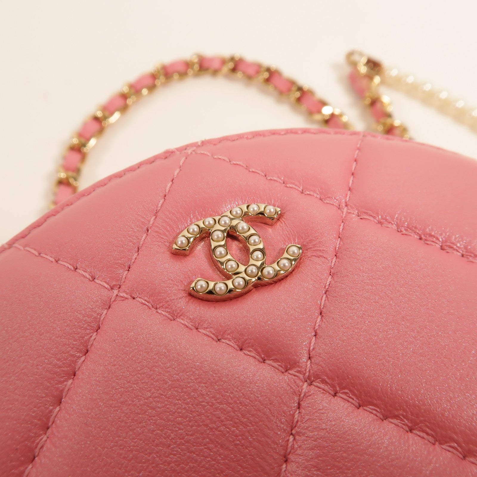 CHANEL 羊皮皮革Round Vanity Case鏈帶肩背袋