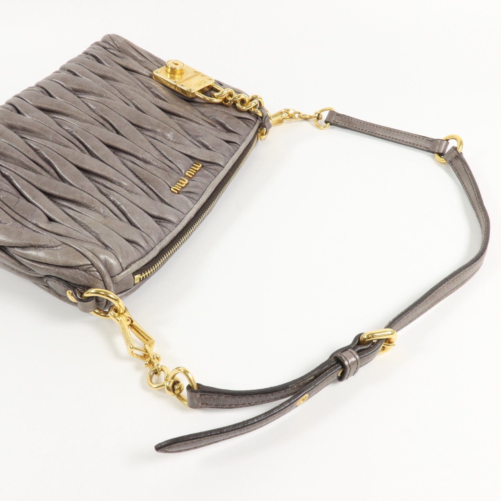 Miu Miu 牛皮皮革Matelasse Lux Charm Pouch手挽袋