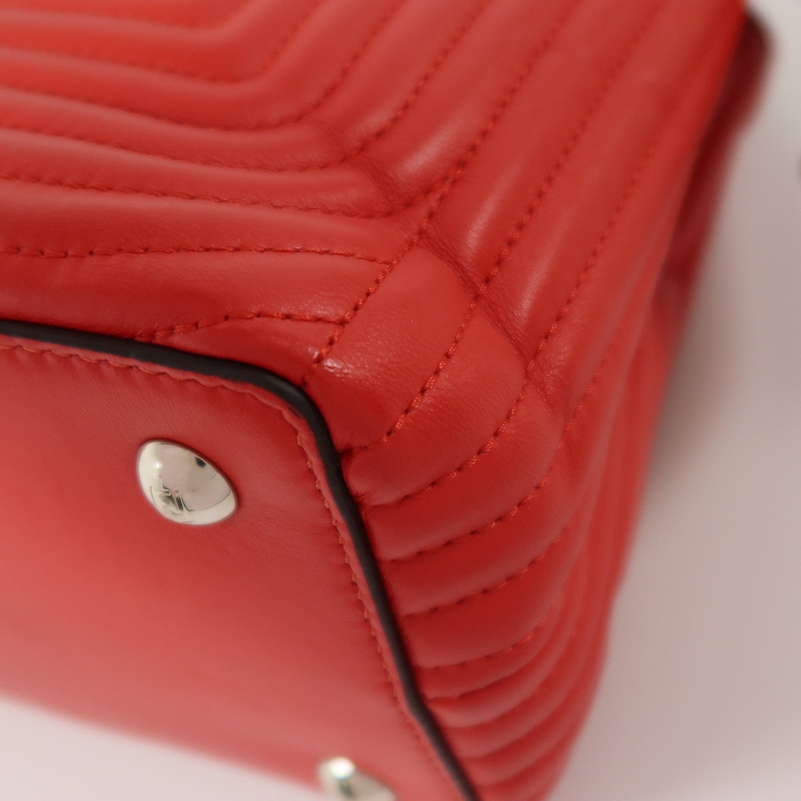 FENDI 牛皮皮革Dotcom Click銀扣鏈帶肩背袋