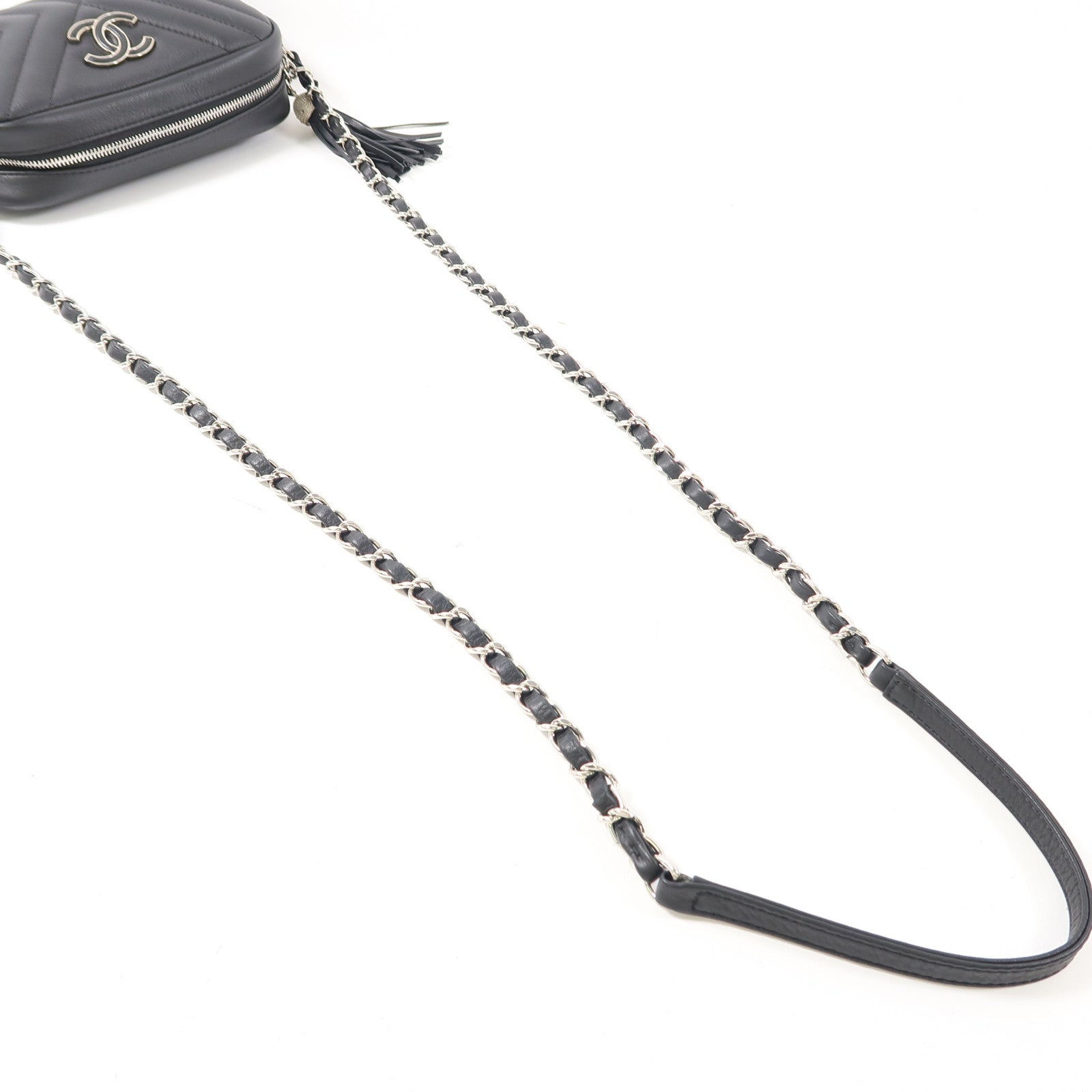CHANEL 斜紋羊皮皮革Diagonal Chevron Camera Case銀扣鏈帶肩背袋黑色