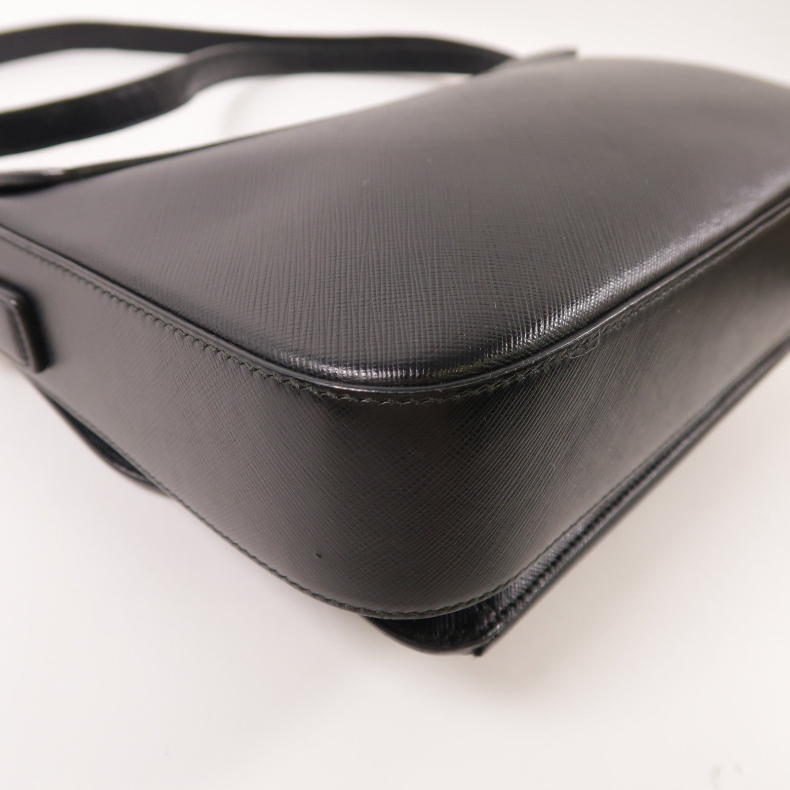 Salvatore Ferragamo 牛皮皮革Shoulder Bag金扣肩背袋