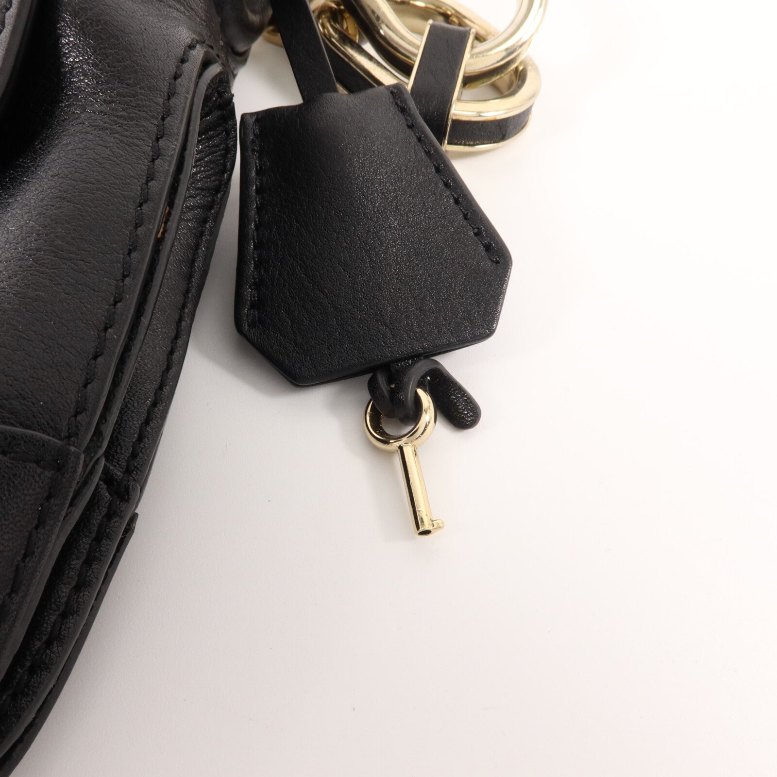 ANYA HINDMARCH 牛皮皮革Chain Shoulder鏈帶肩背袋