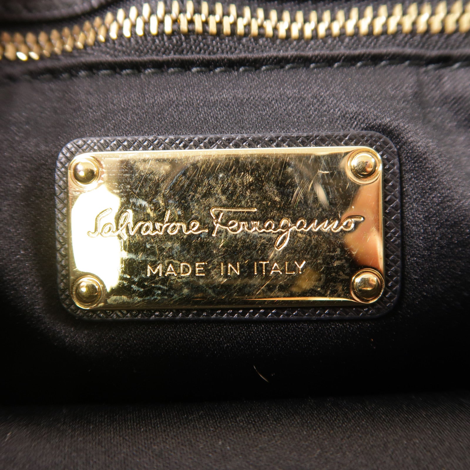 Salvatore Ferragamo 牛皮皮革Shoulder Bag金扣肩背袋