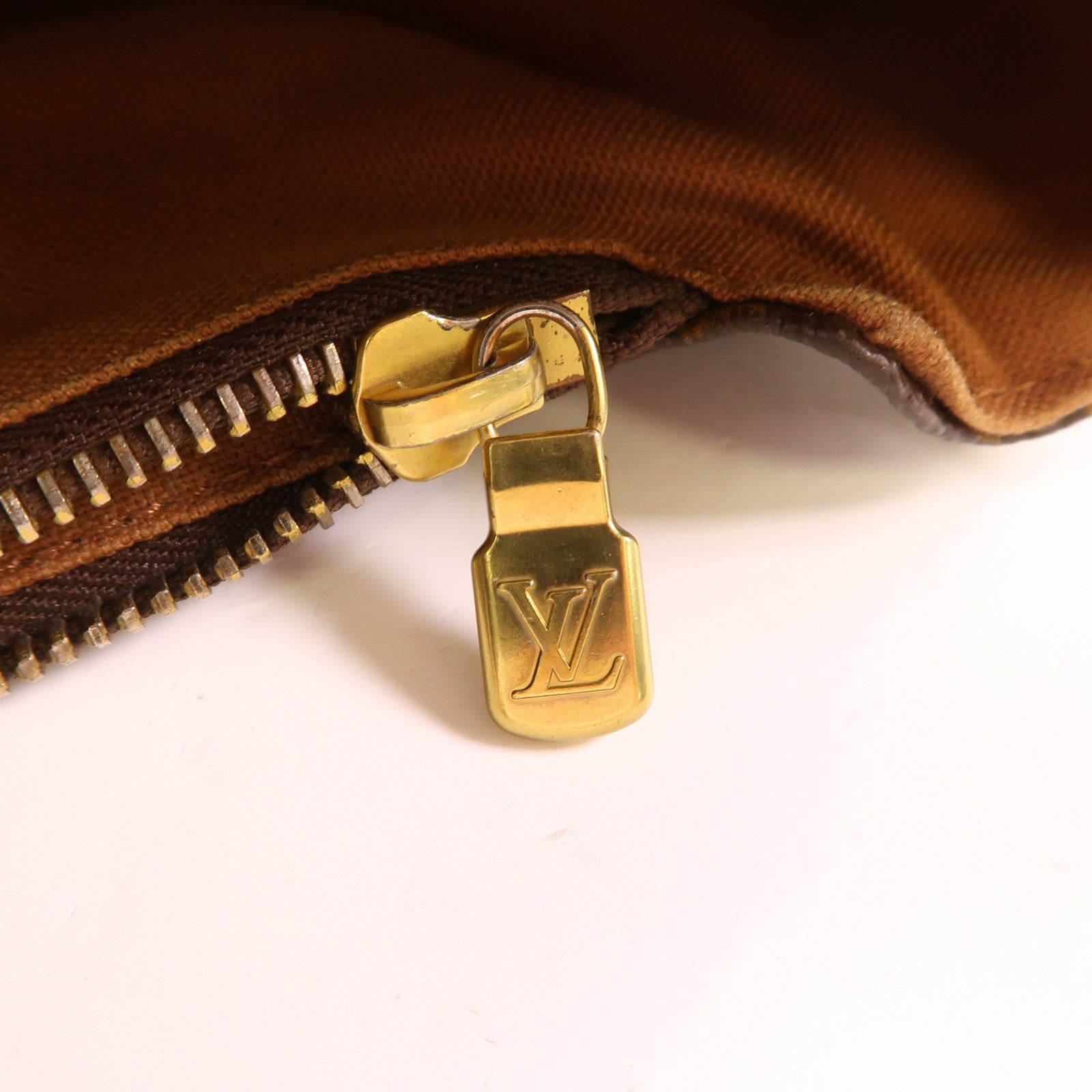 LOUIS VUITTON Monogram Abbesses金扣肩背袋棕色