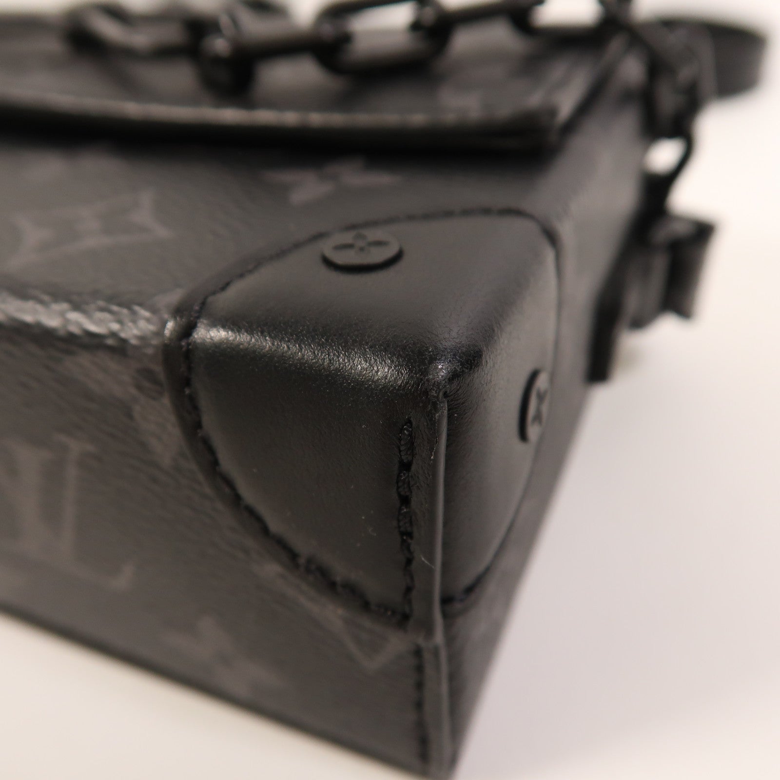 LOUIS VUITTON Monogram Eclipse Steamer Wearable Wallet肩背袋