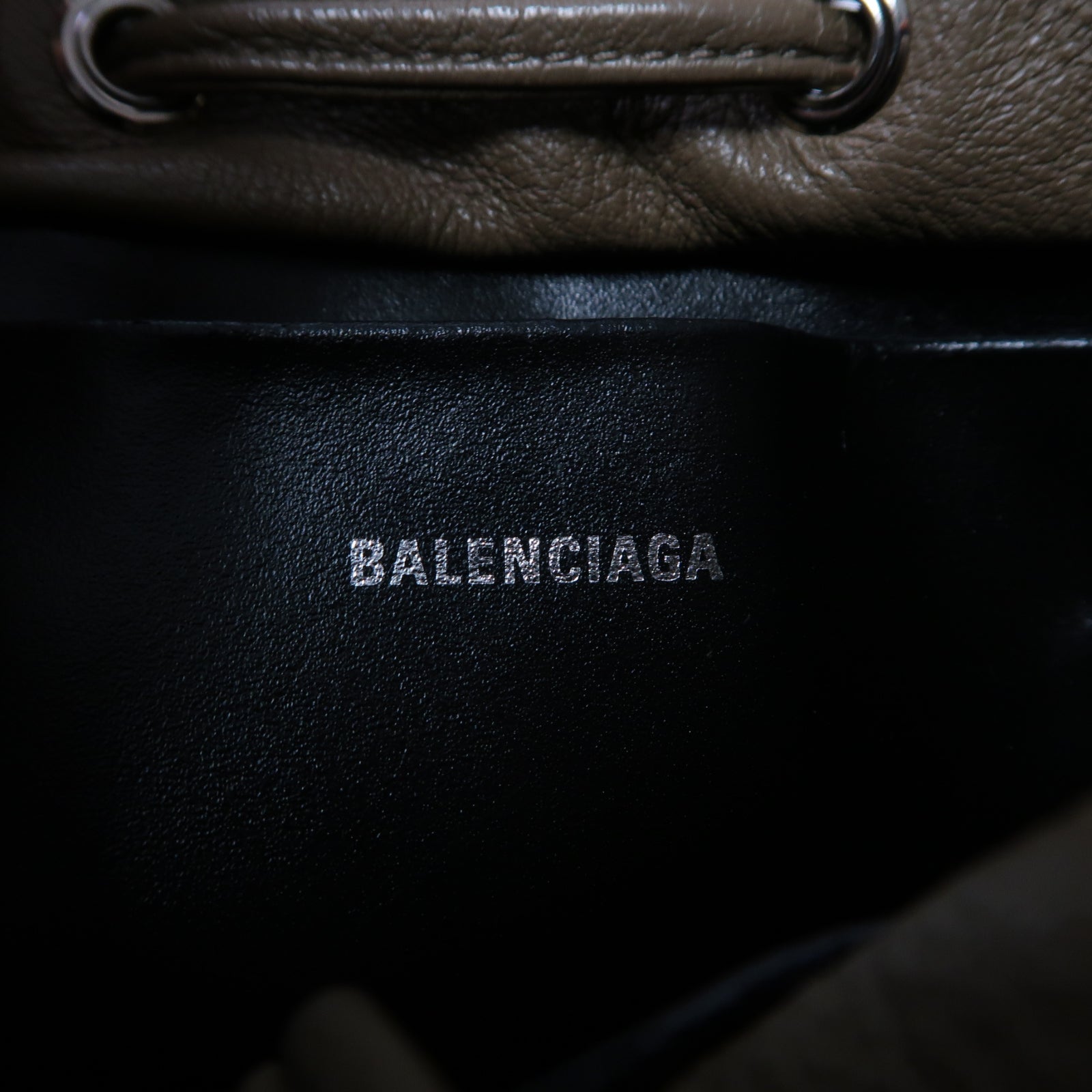BALENCIAGA 牛皮皮革Everday Drawstring銀扣手挽肩背兩用袋啡色