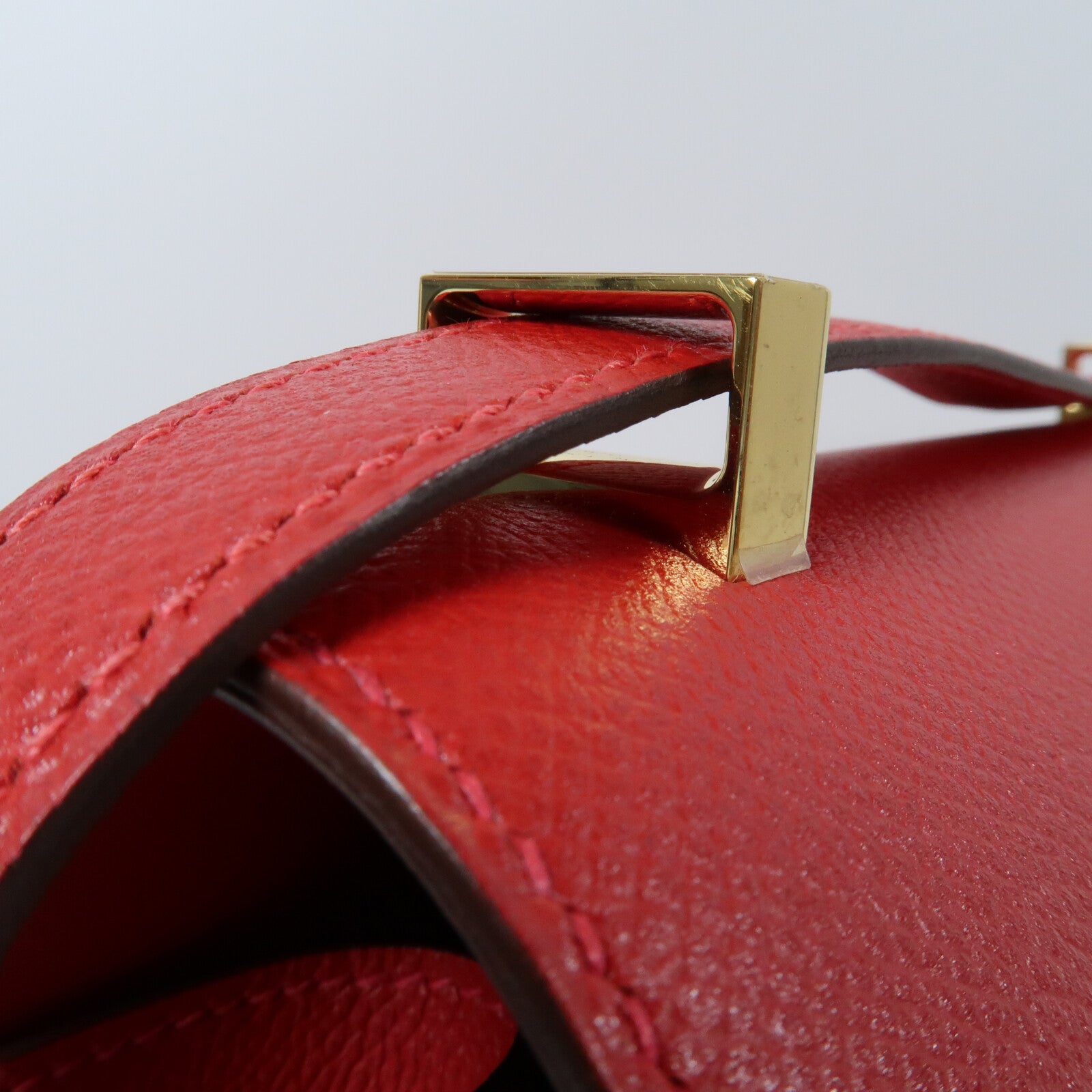HERMES Epsom皮革Constance 24金扣肩背袋Rouge Casaque