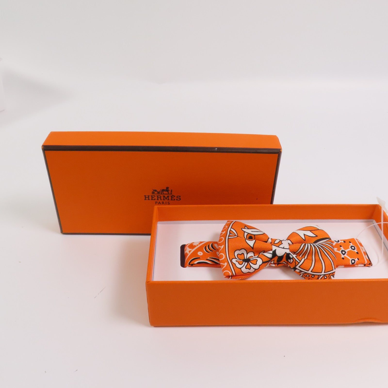 HERMES 絲質Bowtie銀扣領結