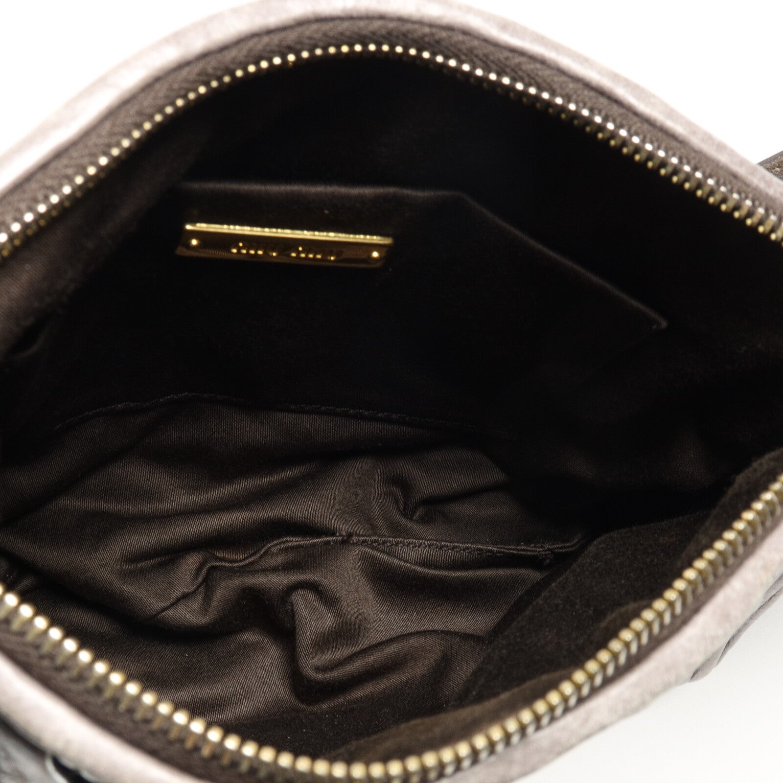 Miu Miu 牛皮皮革Matelasse Lux Charm Pouch手挽袋