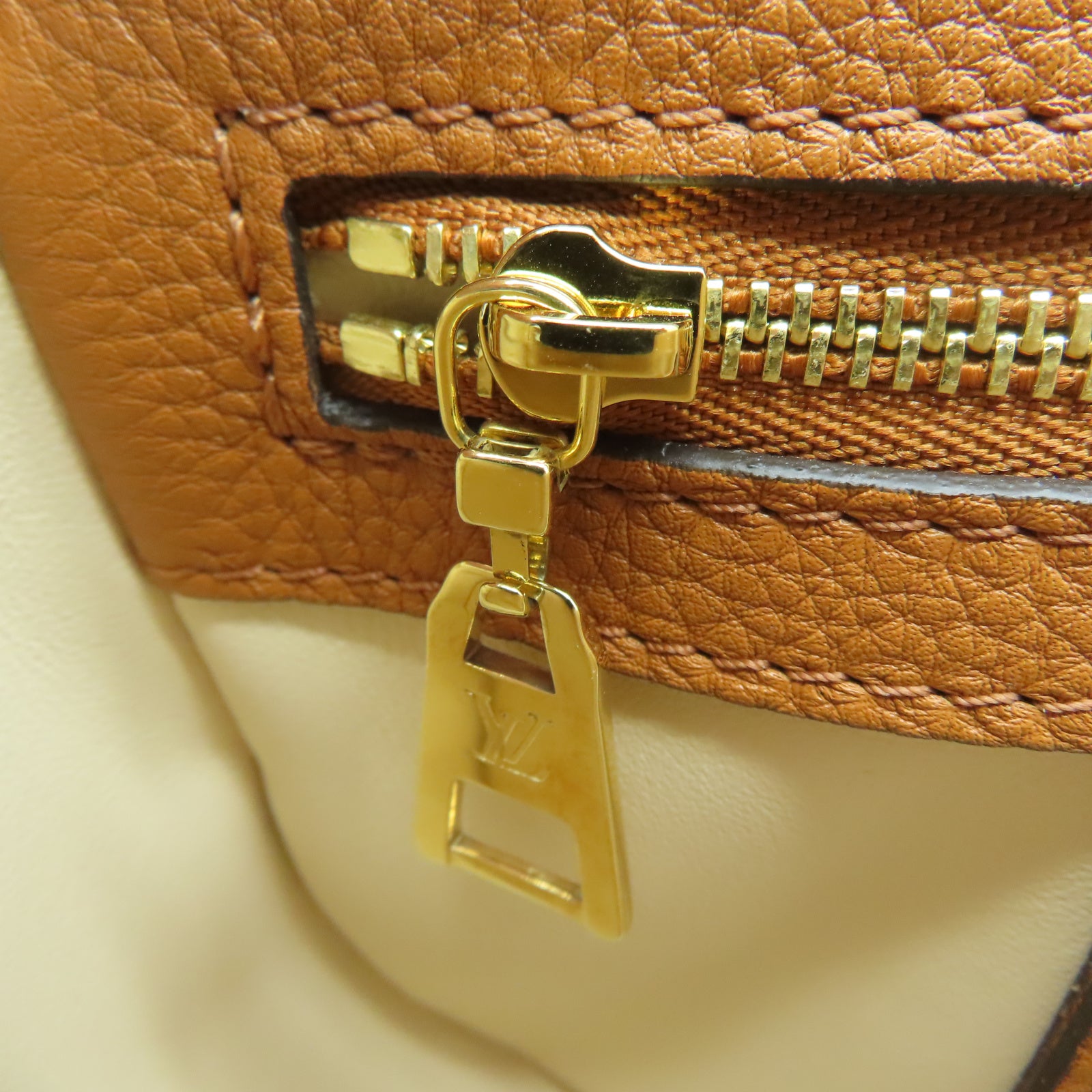 LOUIS VUITTON 【清倉大減價】牛皮皮革Pont 9 Soft MM金扣肩背袋棕色
