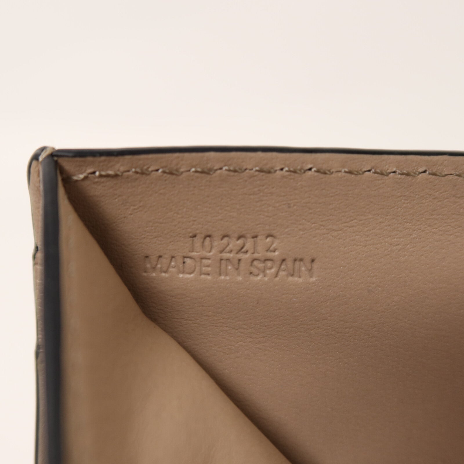 LOEWE 牛皮皮革Wallet銀扣錢包