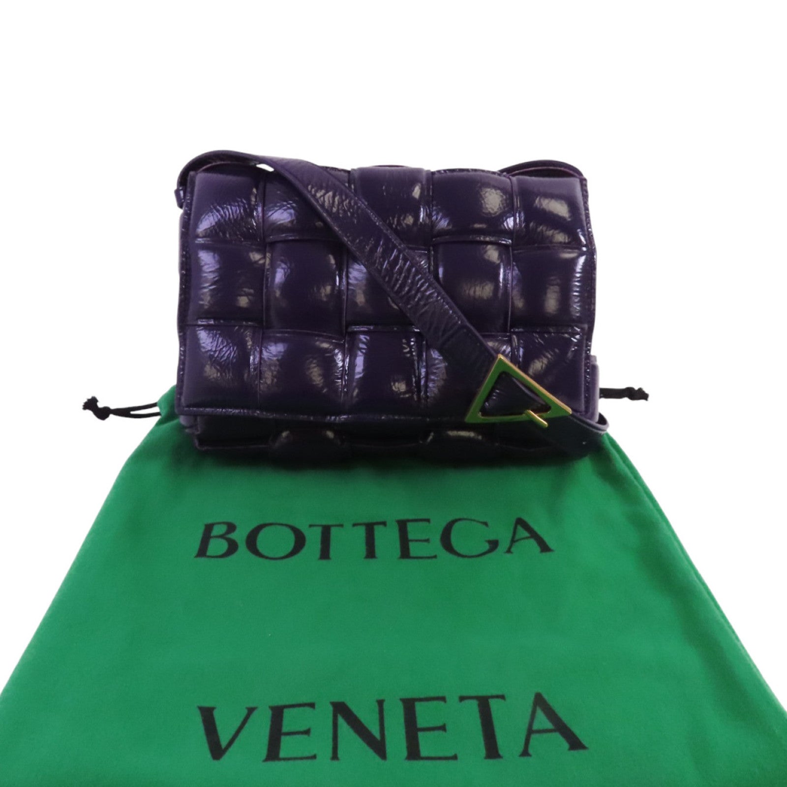 BOTTEGA VENETA 漆皮皮革Panted Cassette金扣肩背袋