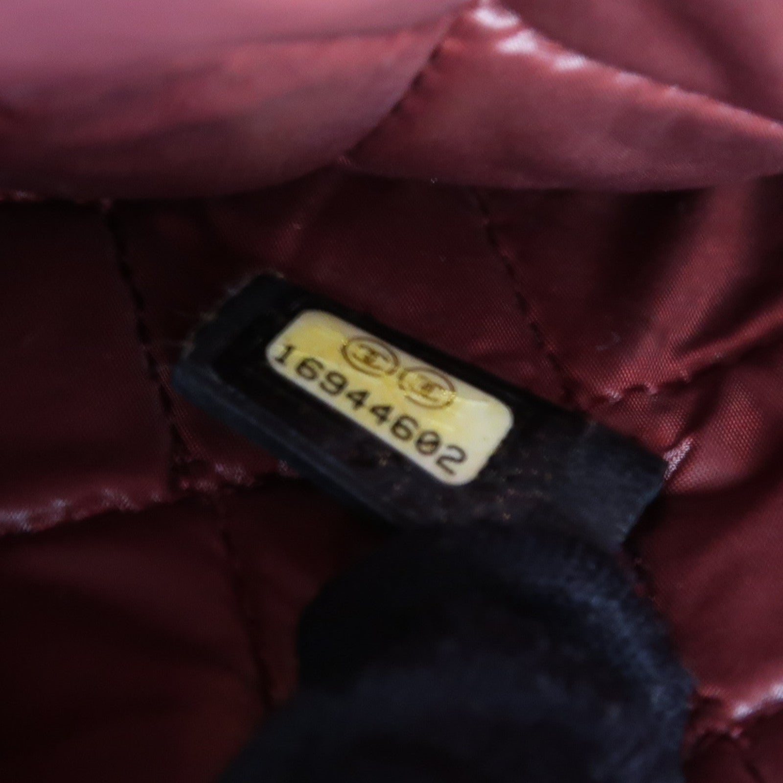 CHANEL 菱格羊皮皮革Pouch銀扣手拿包黑色