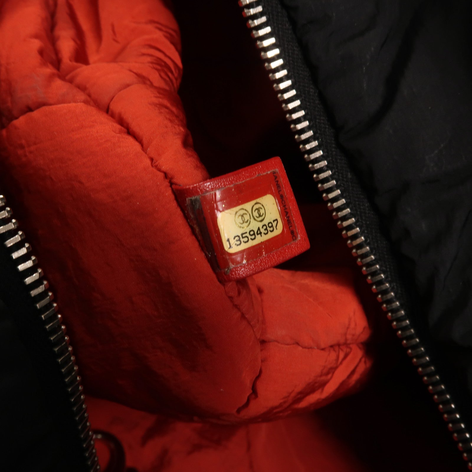 CHANEL 尼龍Coco Cocoon銀扣手挽袋