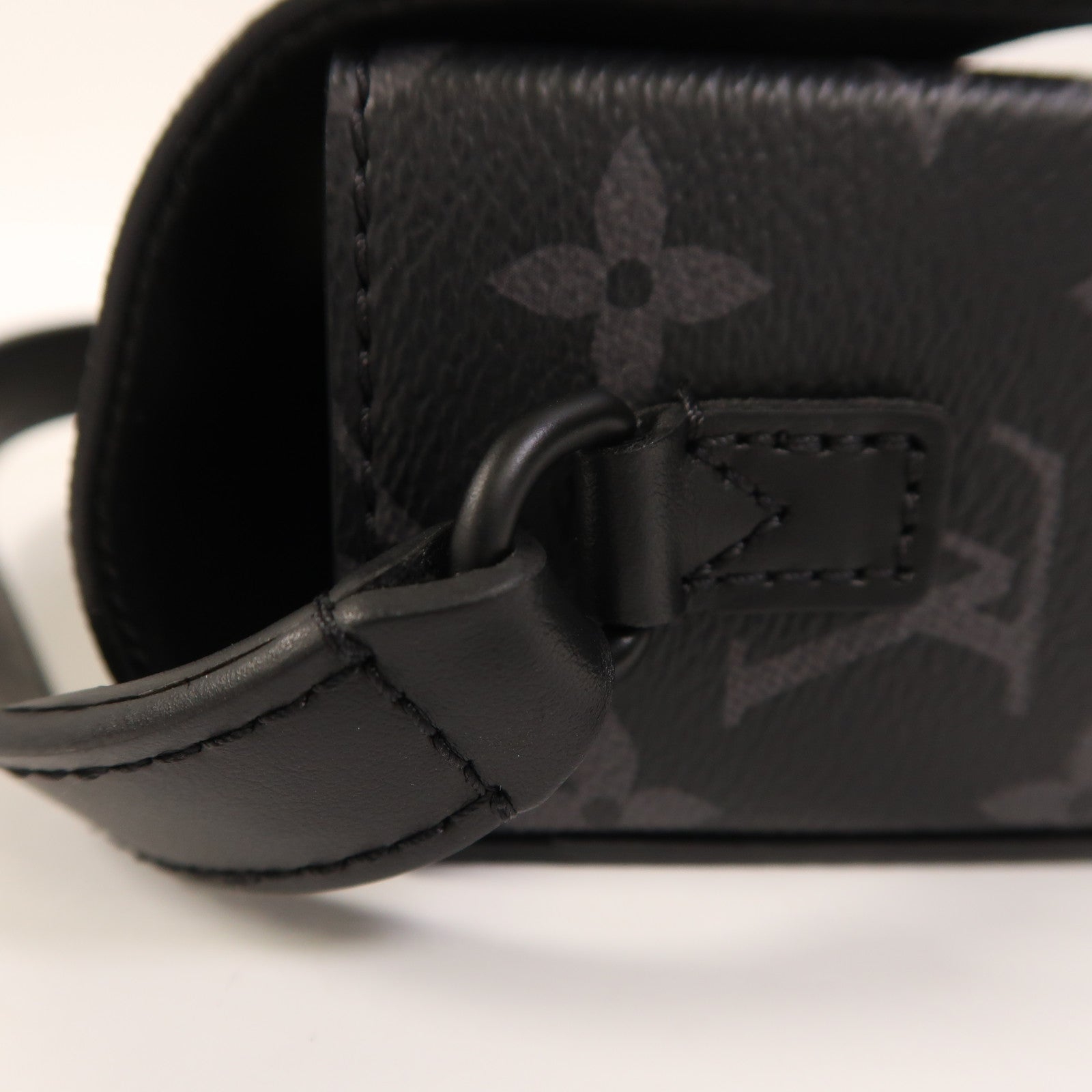 LOUIS VUITTON Monogram Eclipse Steamer Wearable Wallet肩背袋