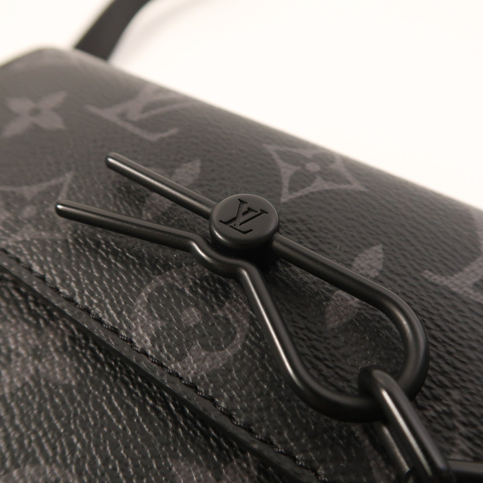 LOUIS VUITTON Monogram Eclipse Steamer Wearable Wallet肩背袋